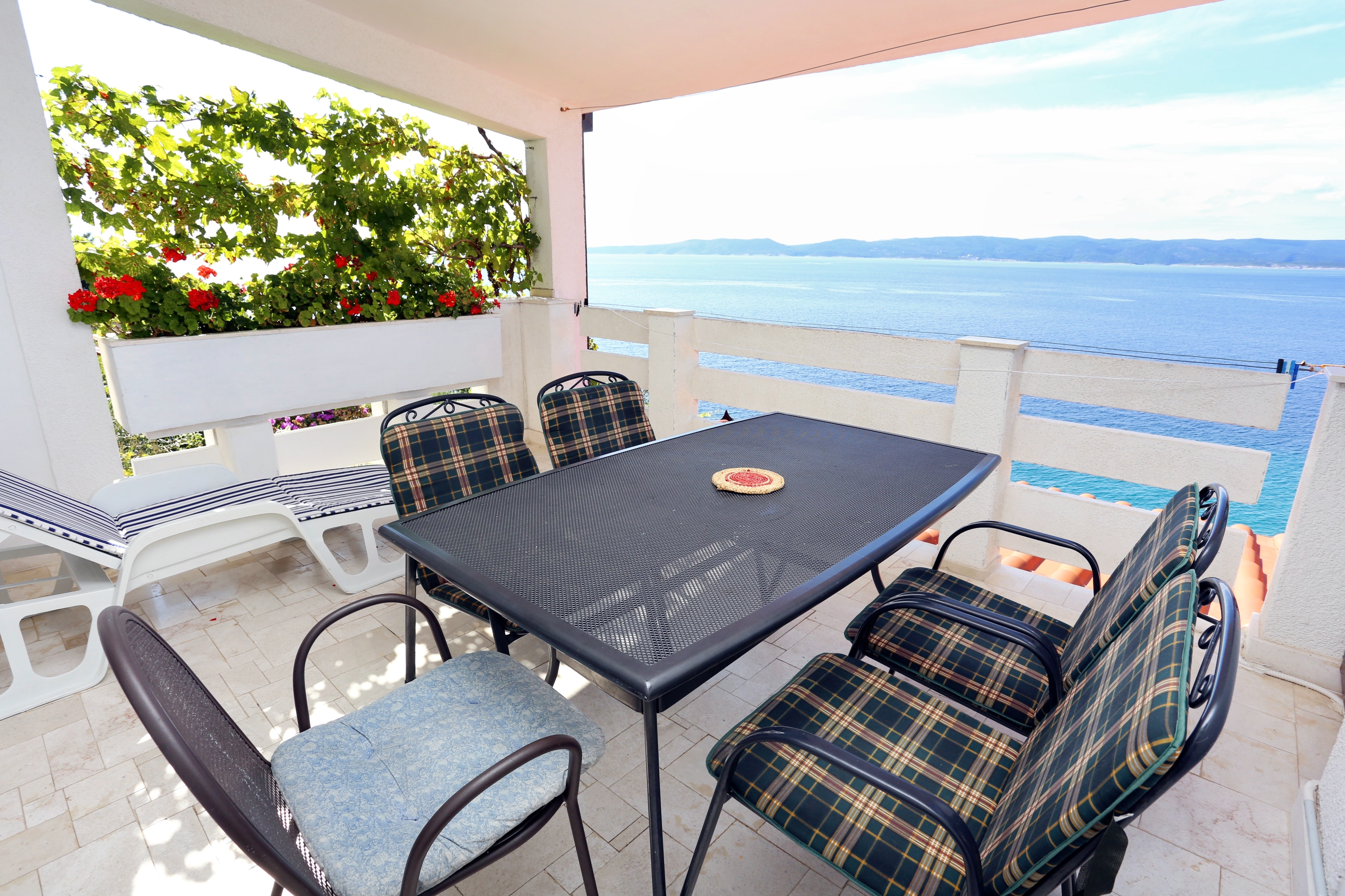 One bedroom apartment near beach Pisak, Omiš (A-1014-c) One bedroom apartment near beach Pisak, Omiš (A-1014-c)