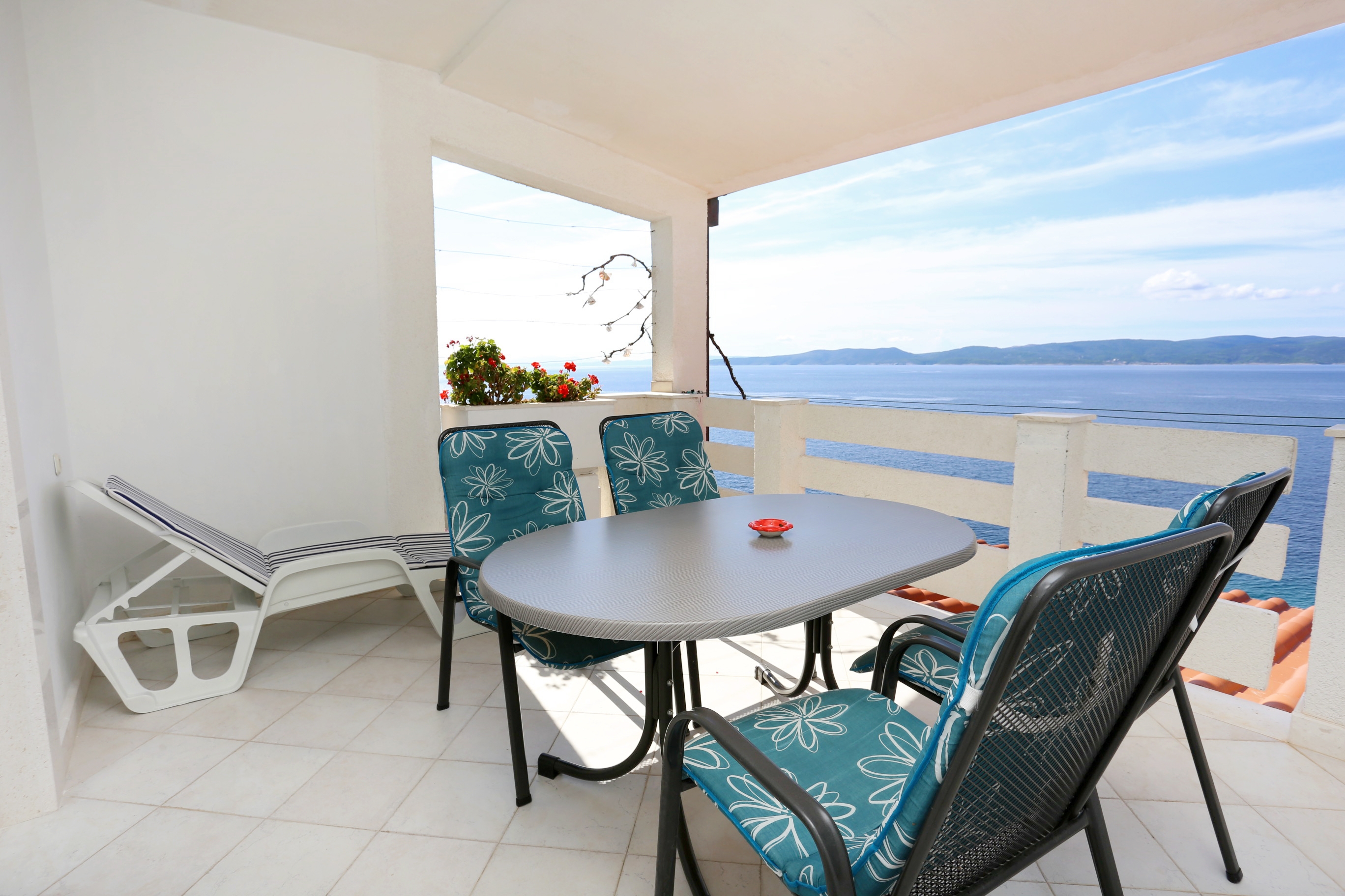 One bedroom apartment near beach Pisak, Omiš  A-d