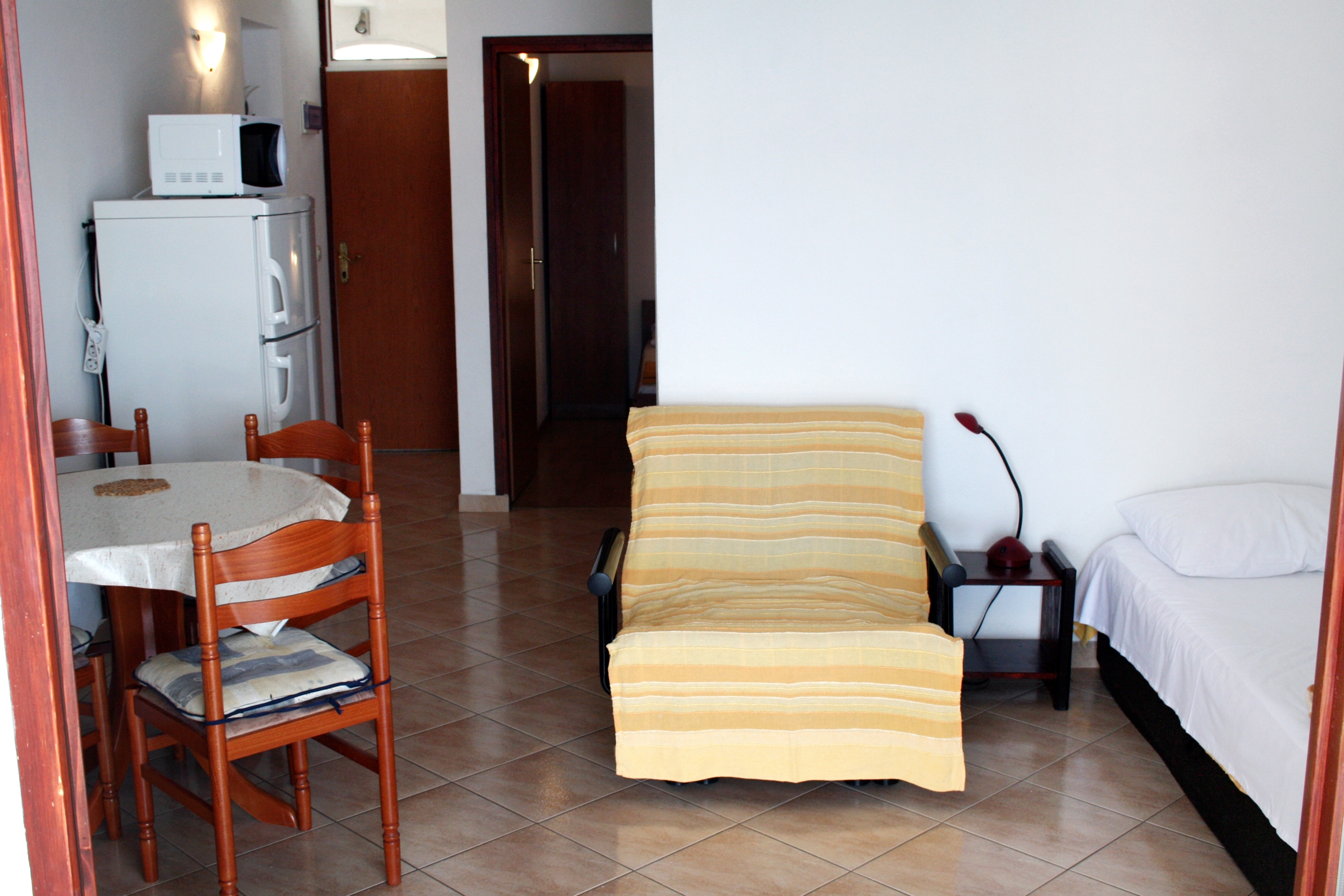 One bedroom apartment near beach Pisak, Omiš (A-1014-g)