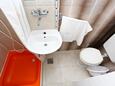 Koupelna Pisak, Koupelna v ubytování typu studio-apartment, domácí mazlíčci povoleni a WiFi.