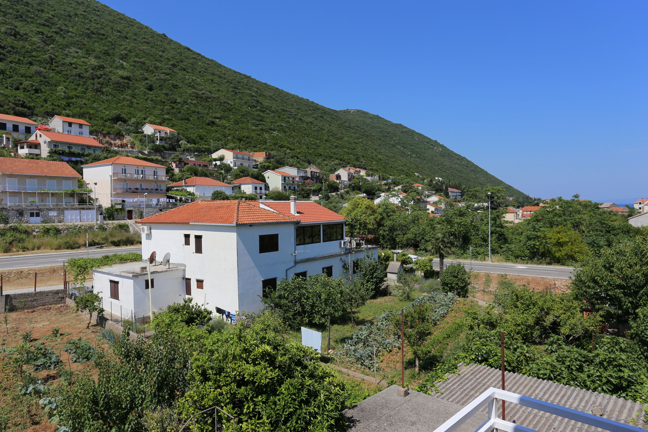 Three bedroom apartment with balcony Trpanj, Pelješac  A-a