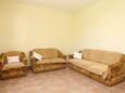 Trpanj, Sala de estar in the apartment, air condition available, (pet friendly) y WiFi.