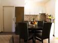 Orebić, Comedor in the apartment, air condition available y WiFi.