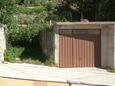Parking lot Pisak, Omiš, Parking lot 1016 - Apartments near sea with pebble beach.