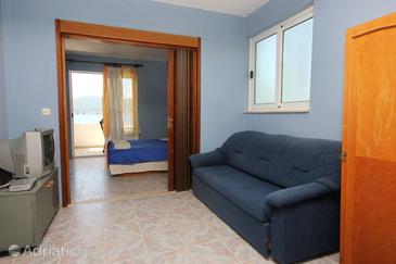 Living room Viganj, Living room in the studio-apartment, dostupna klima, dopusteni kucni ljubimci i WIFI.