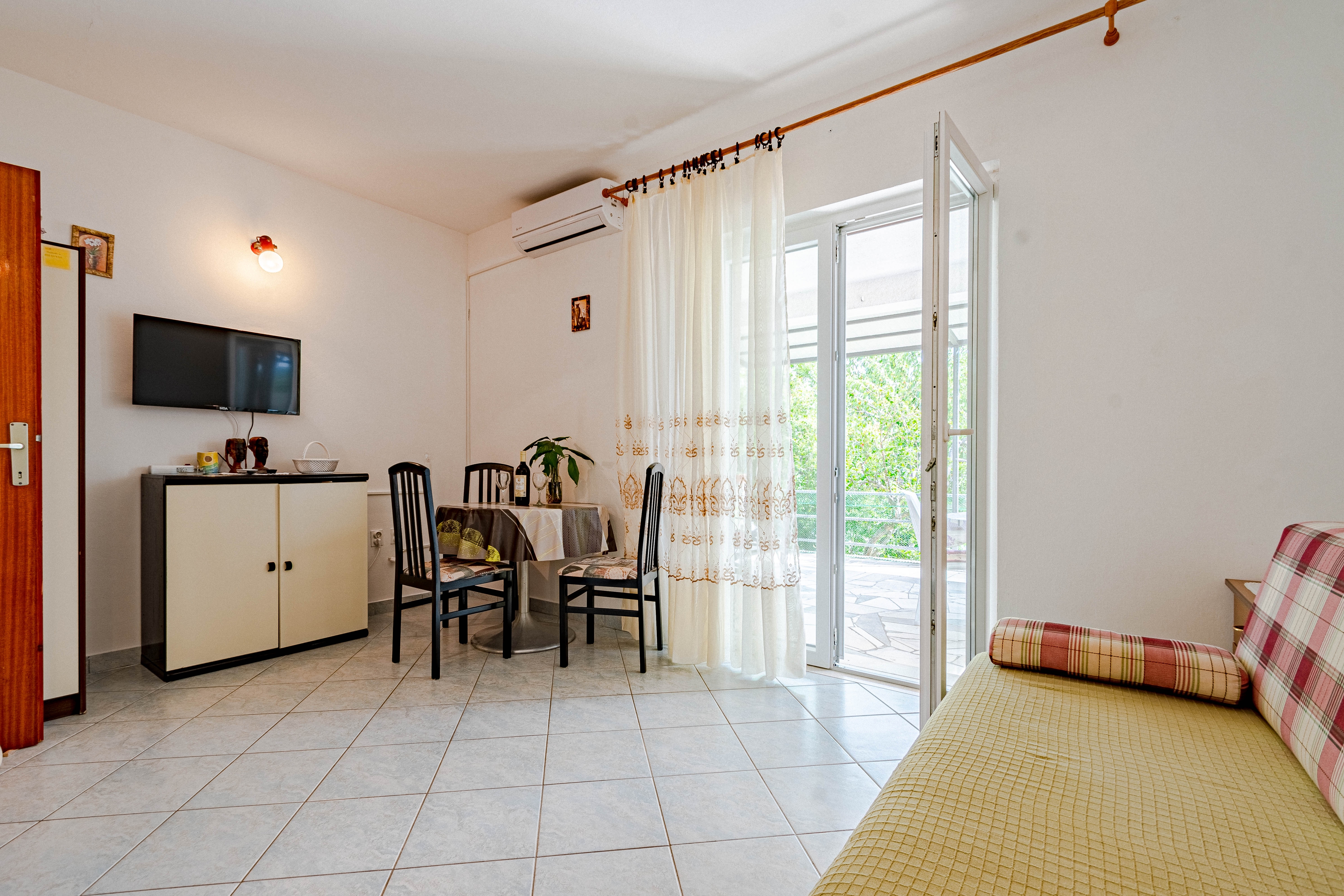 One bedroom apartment near beach Kneža, Korčula (A-10168-a)