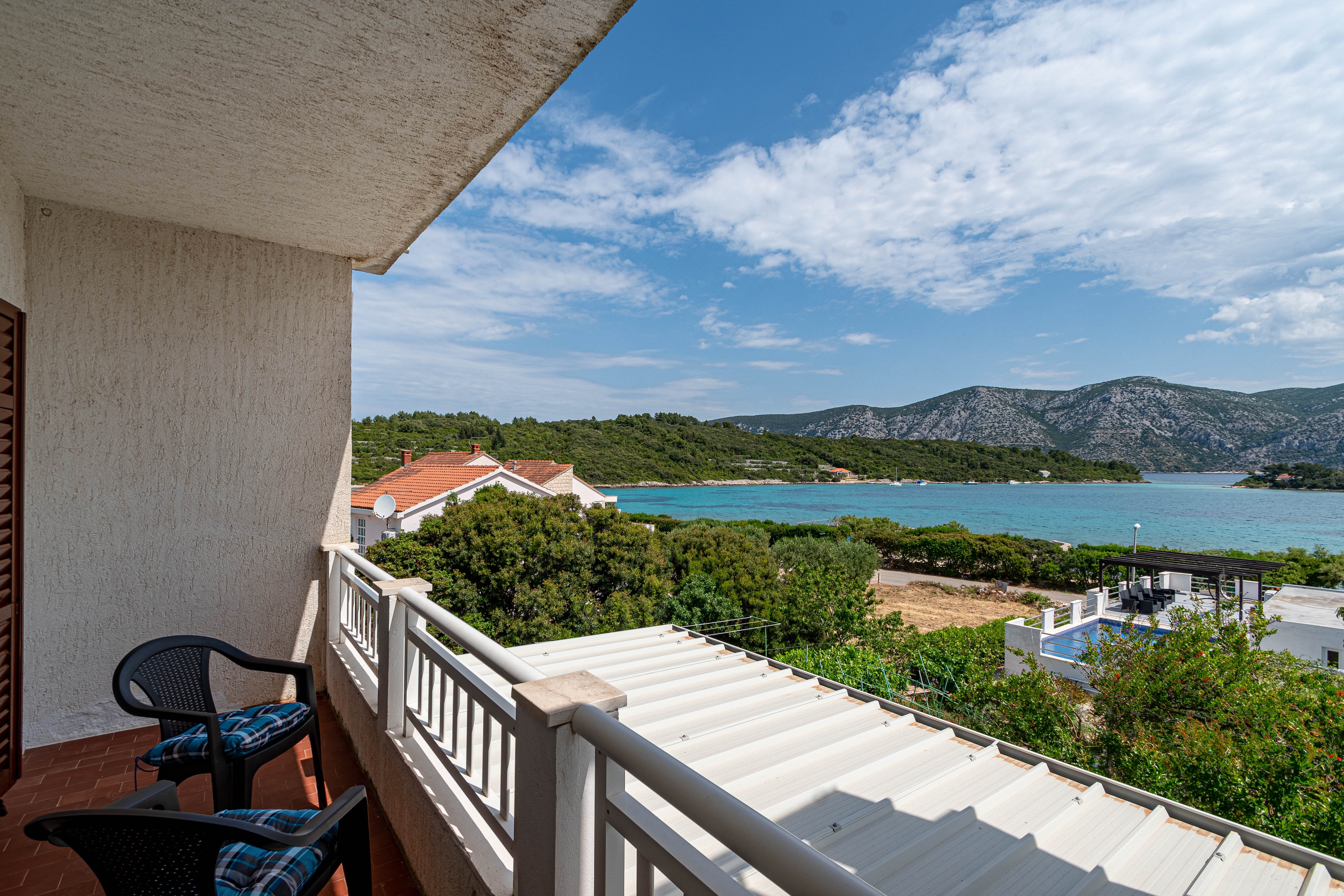 Three bedroom apartment near beach Kneža, Korčula  A-c