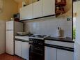 Orebić, Kuchyňa v ubytovacej jednotke apartment, domáci miláčikovia povolení a WiFi.