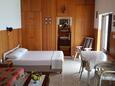 Pisak, Comedor in the studio-apartment, (pet friendly) y WiFi.