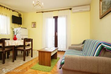 Lovište, Living room in the apartment, air condition available and WiFi.