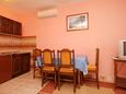 Orebić, Comedor in the apartment, air condition available y WiFi.