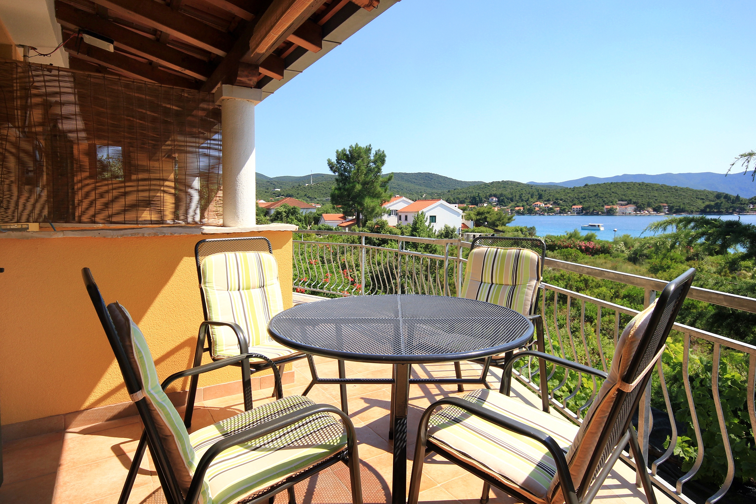 Jednosobni apartman s terasom i pogledom na more Lovište, Pelješac  A-c