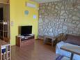 Lovište, Living room in the apartment, air condition available and WiFi.