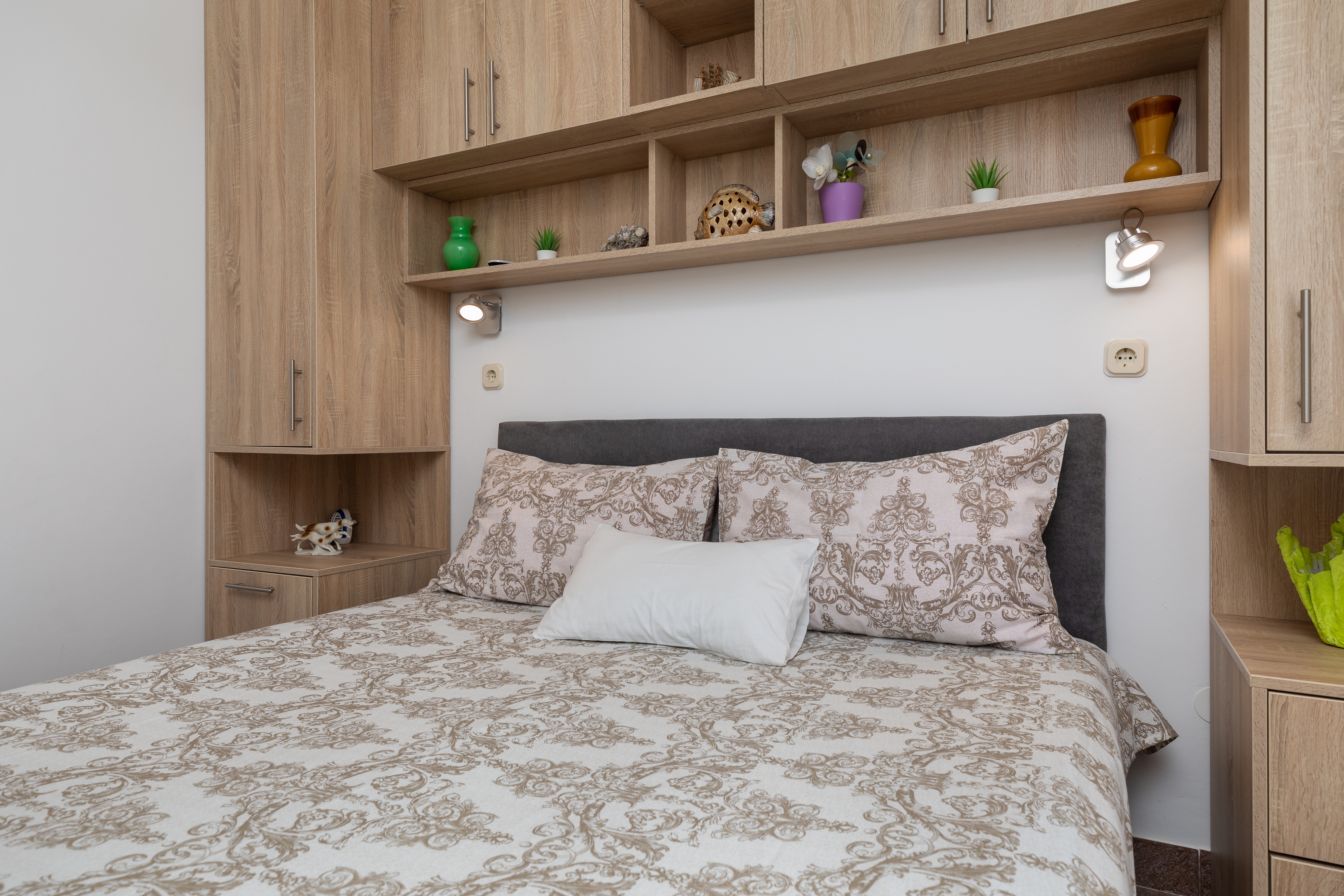 Two bedroom apartment near beach Zavode, Omiš  A-a