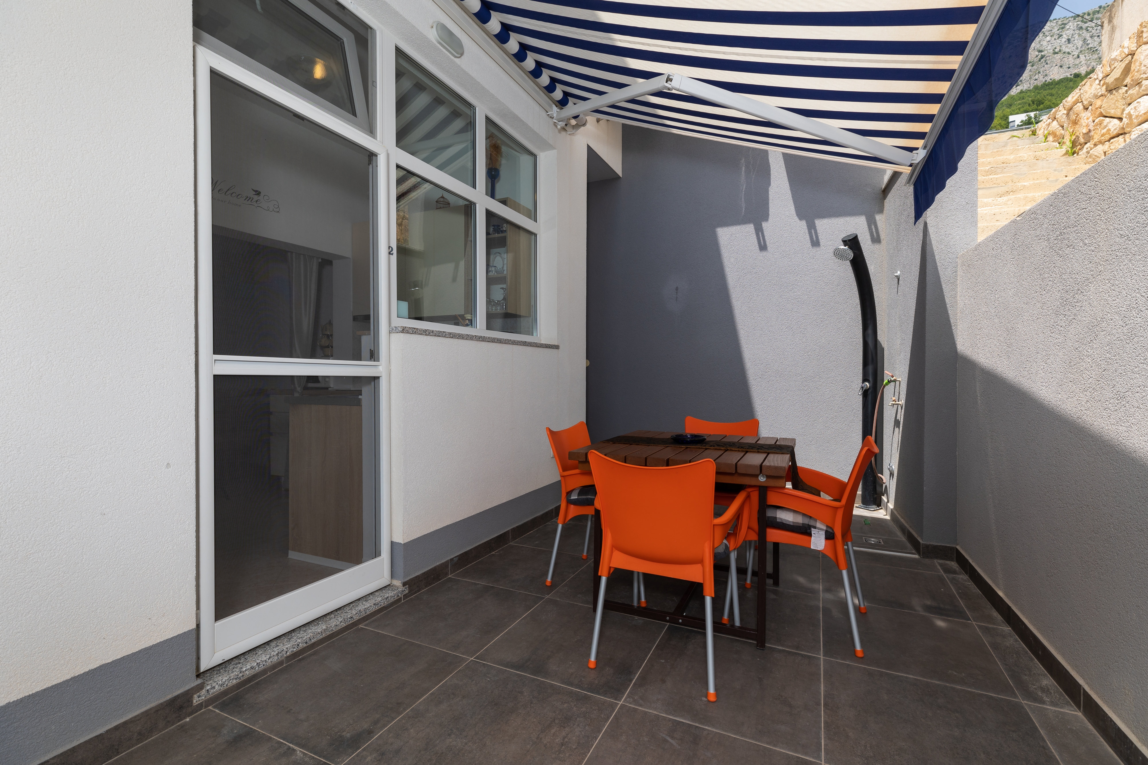 Two bedroom apartment near beach Zavode, Omiš  A-b