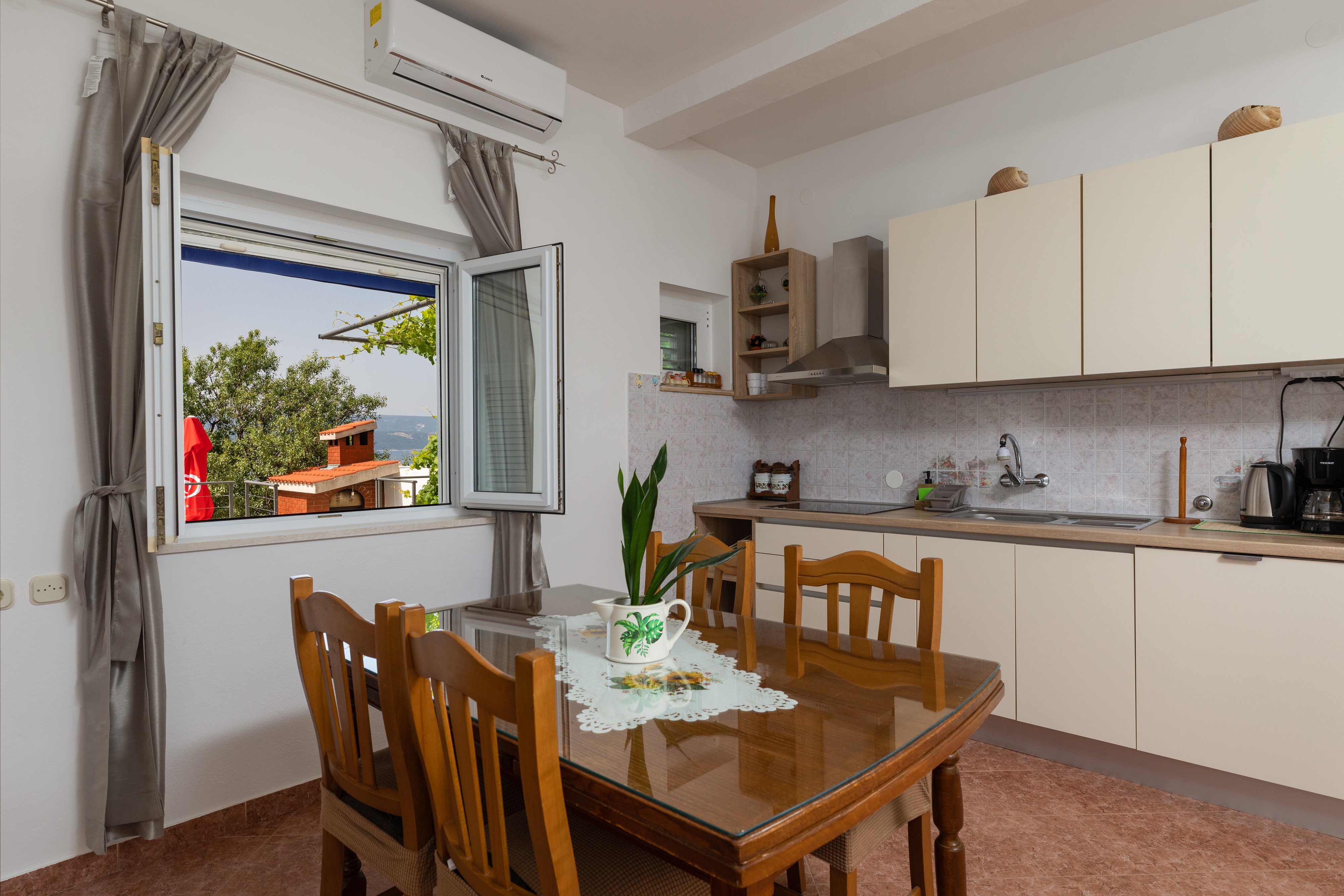 Studio flat near beach Zavode, Omiš (AS-1021-a)