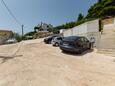 Zavode, Omiš, Parking lot 1021 - Apartments near sea with pebble beach.