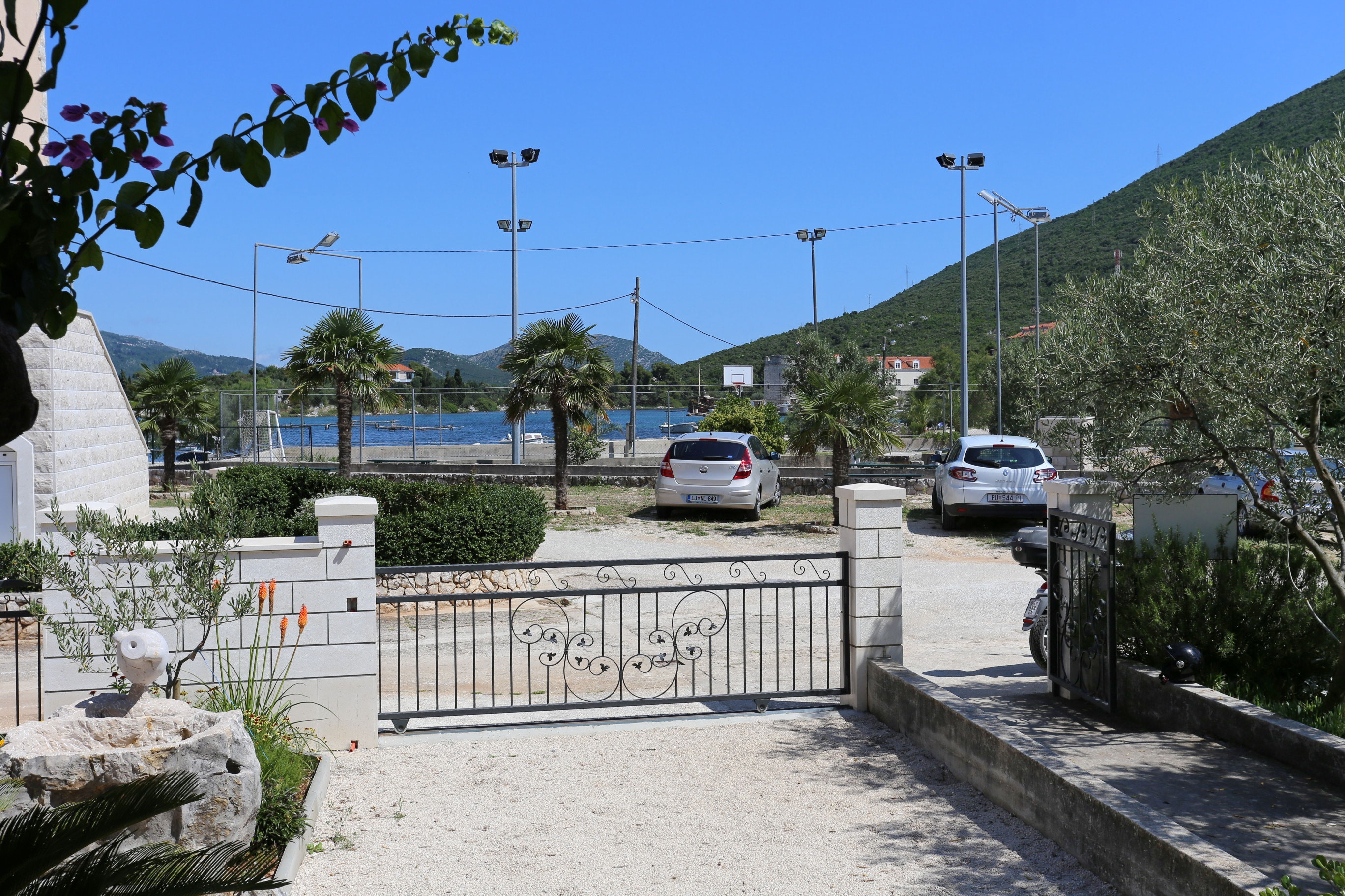 One bedroom apartment with terrace and sea view Mali Ston, Pelješac  A-a