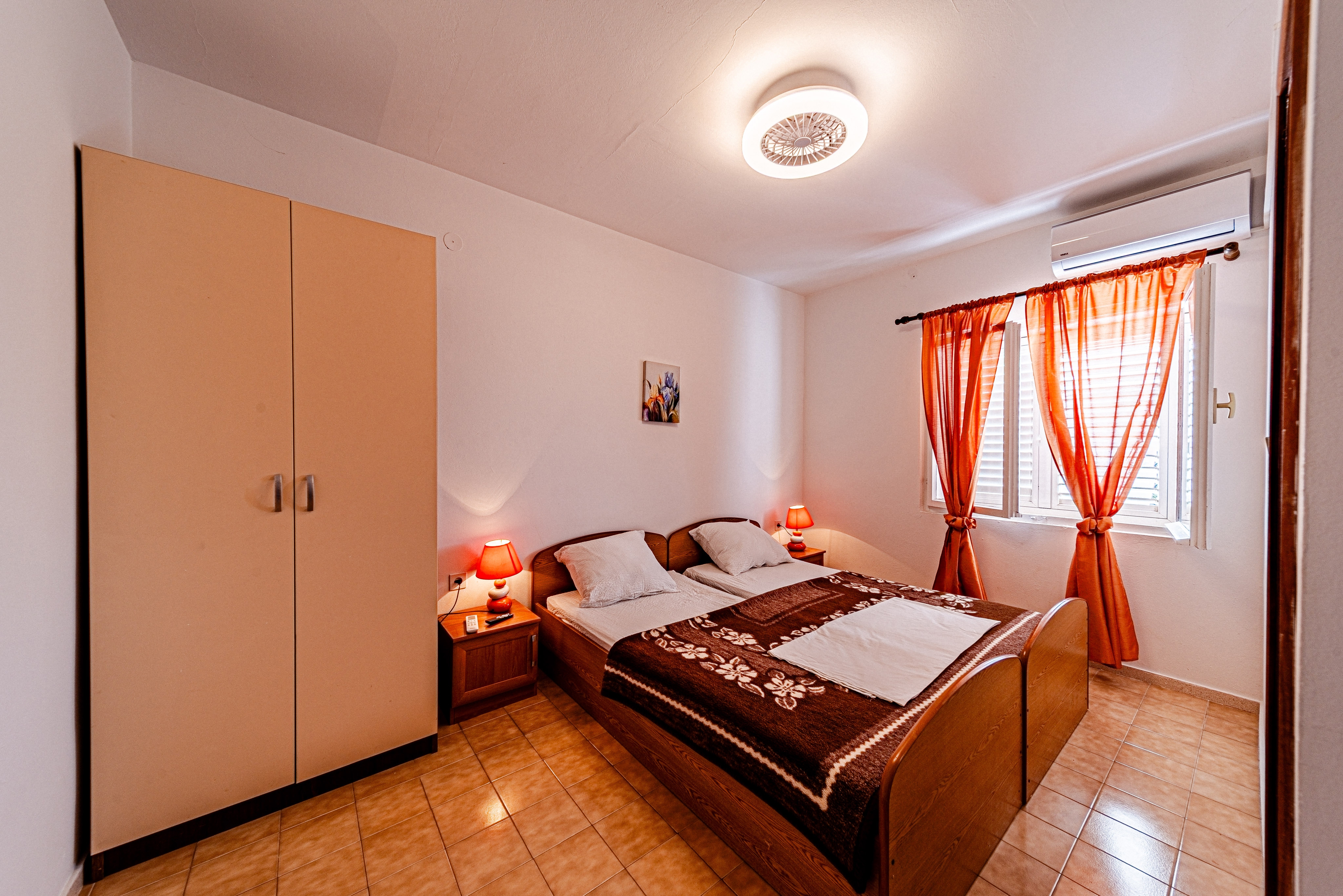 Four bedroom apartment near beach Cove Pještata, Pelješac  A-a