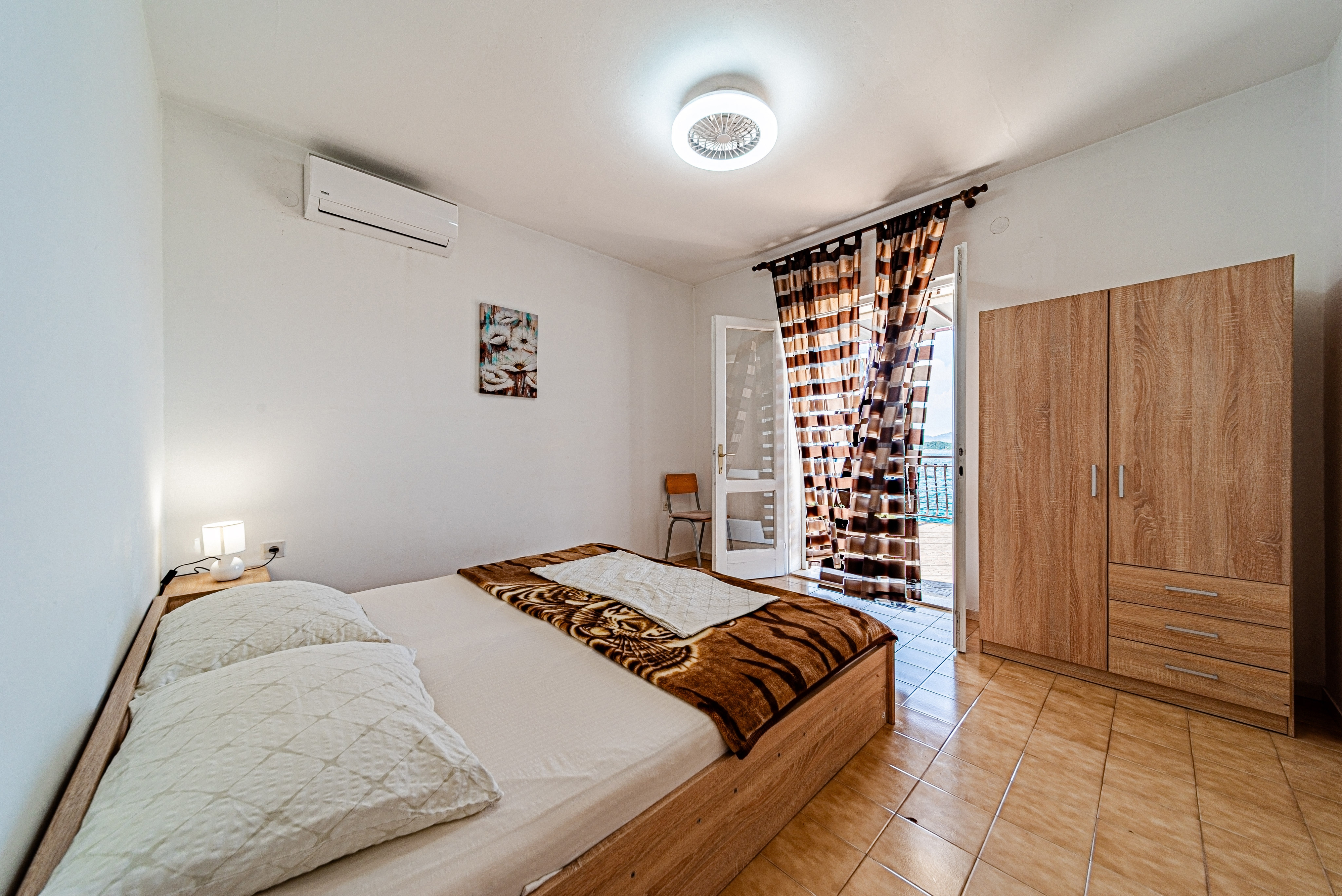 Four bedroom apartment near beach Cove Pještata, Pelješac  A-a