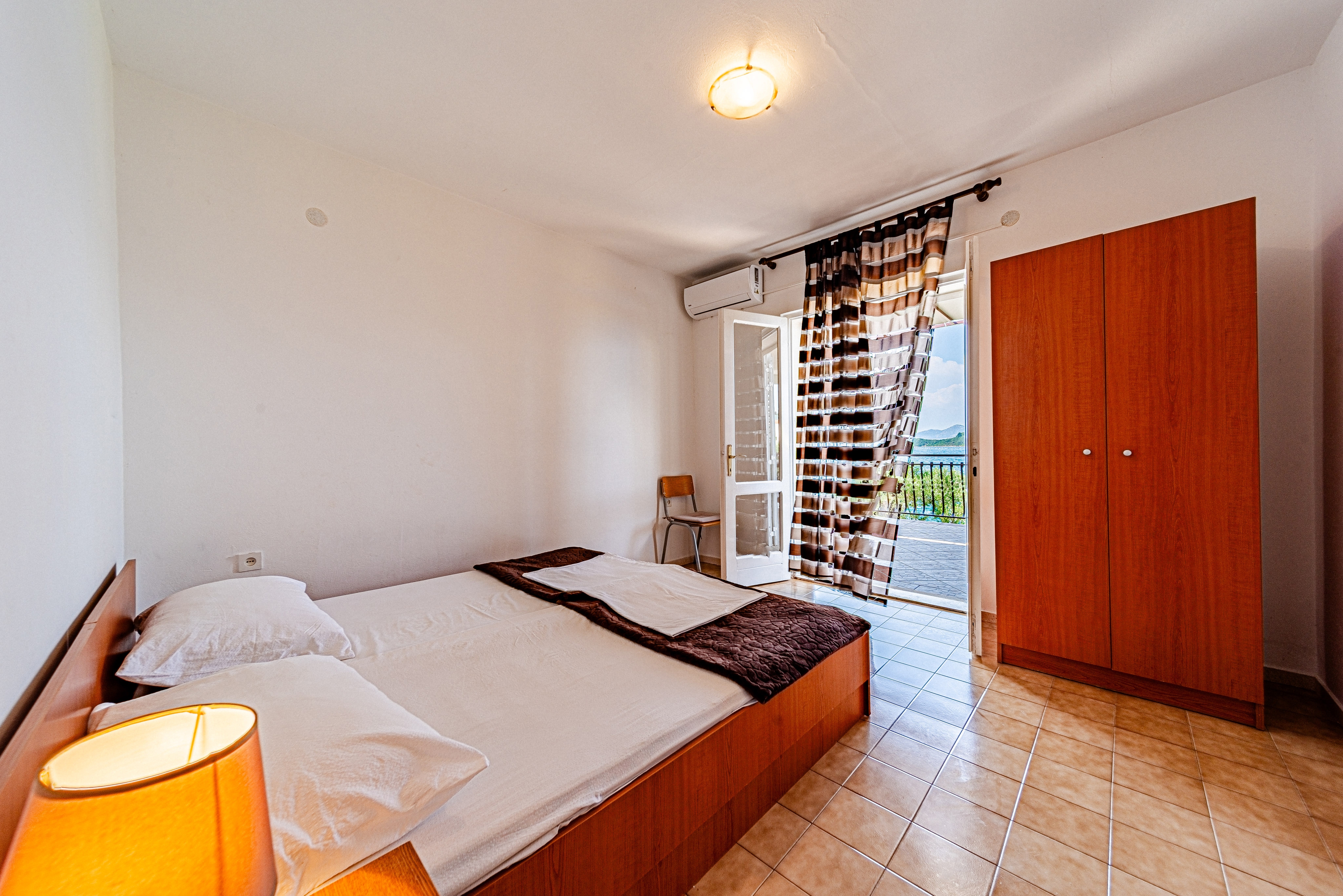 Four bedroom apartment near beach Cove Pještata, Pelješac  A-a