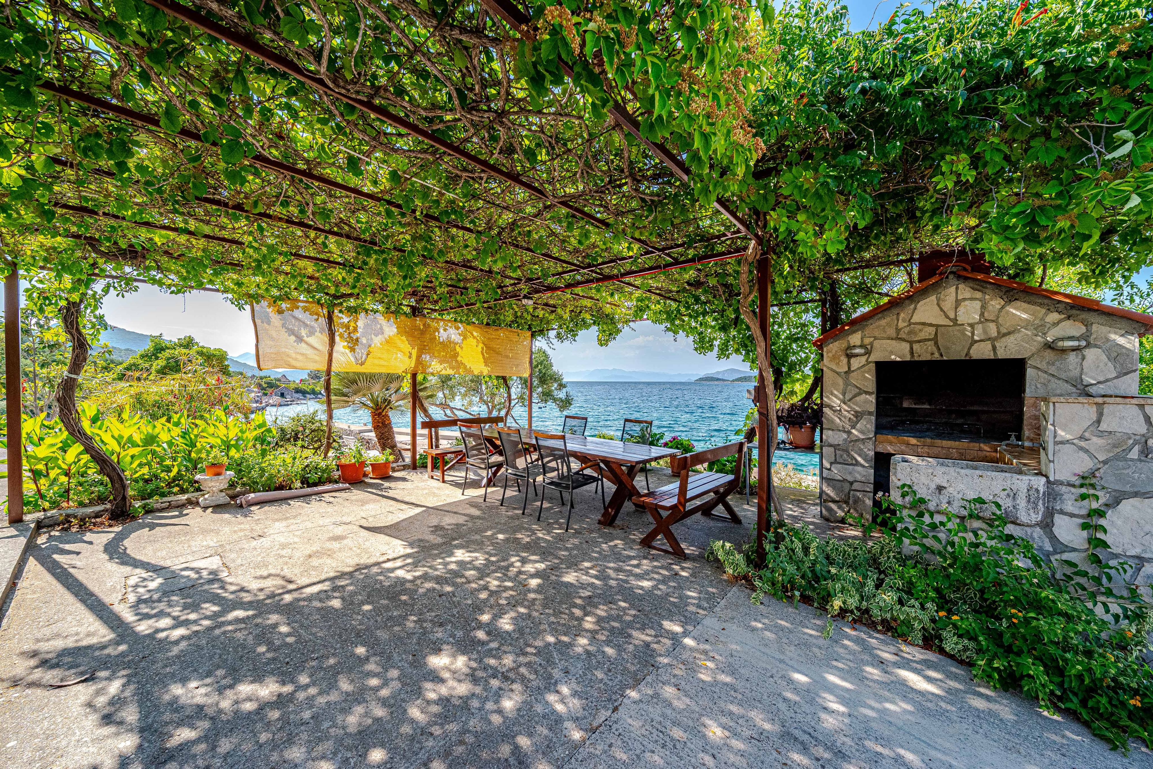 Four-bedroom apartment near beach Cove Pještata, Pelješac (A-10236-a) Four-bedroom apartment near beach Cove Pještata, Pelješac (A-10236-a)