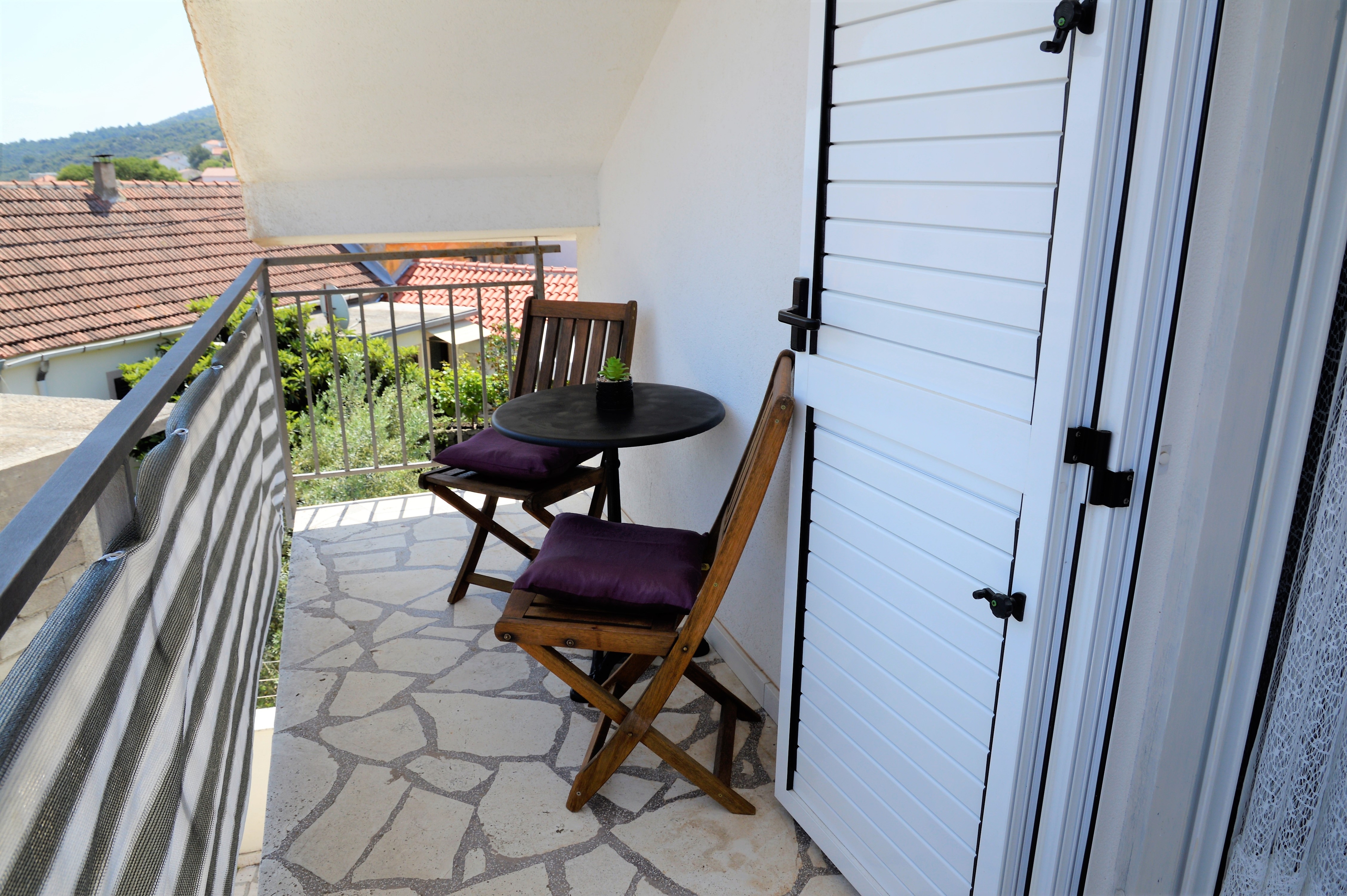 Dvosobni apartman s terasom i pogledom na more Marina, Trogir  A-a