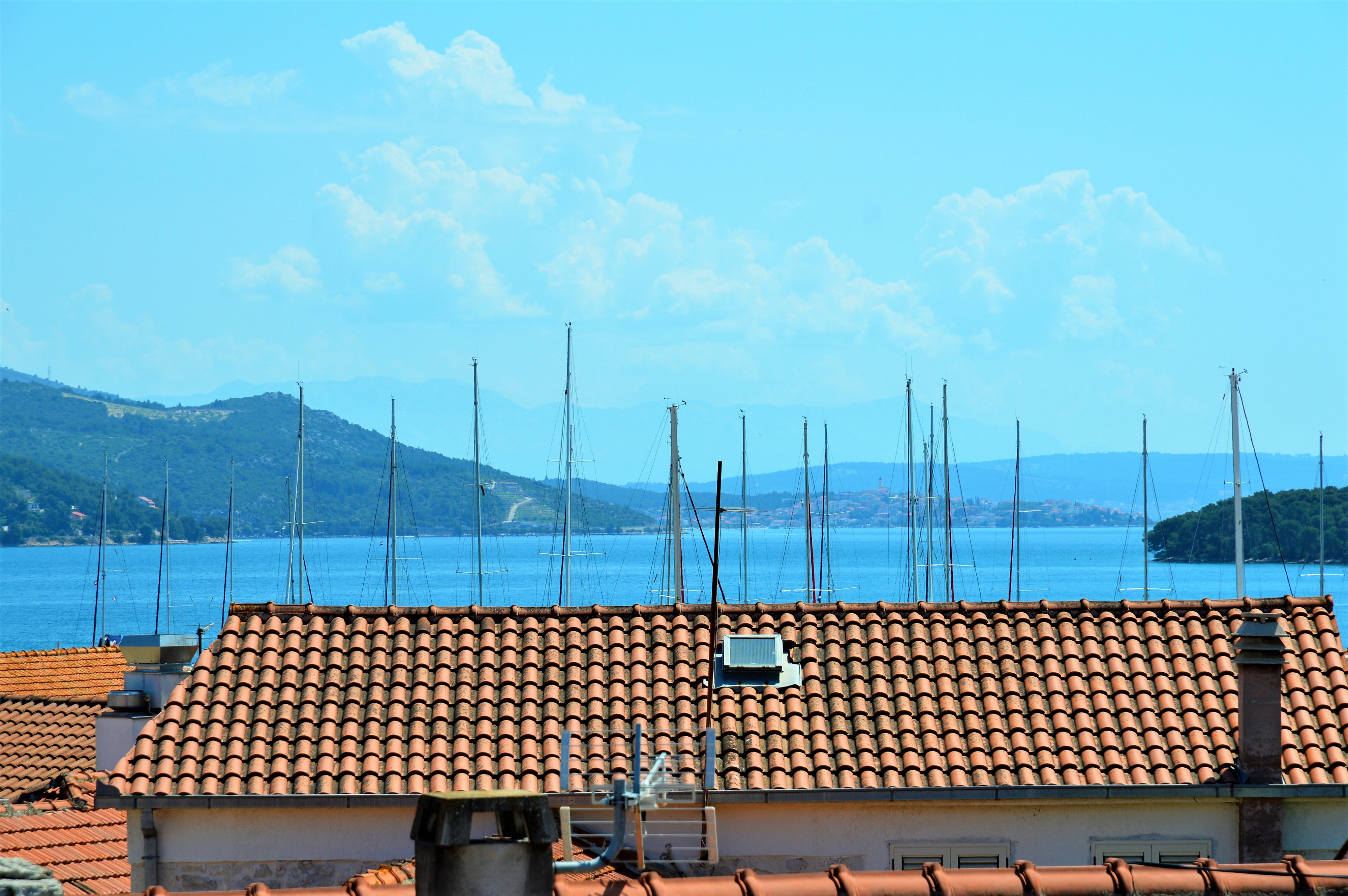 Dvosobni apartman s terasom i pogledom na more Marina, Trogir  A-a