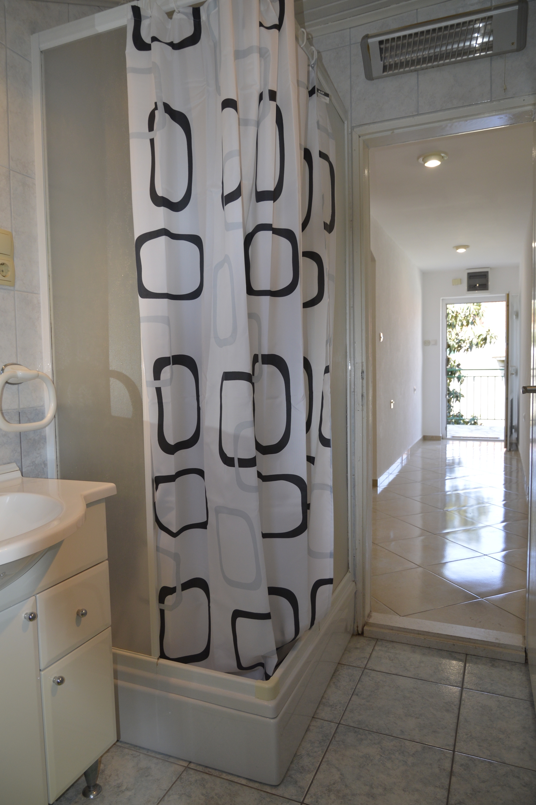 Dvosobni apartman s terasom i pogledom na more Marina, Trogir  A-a