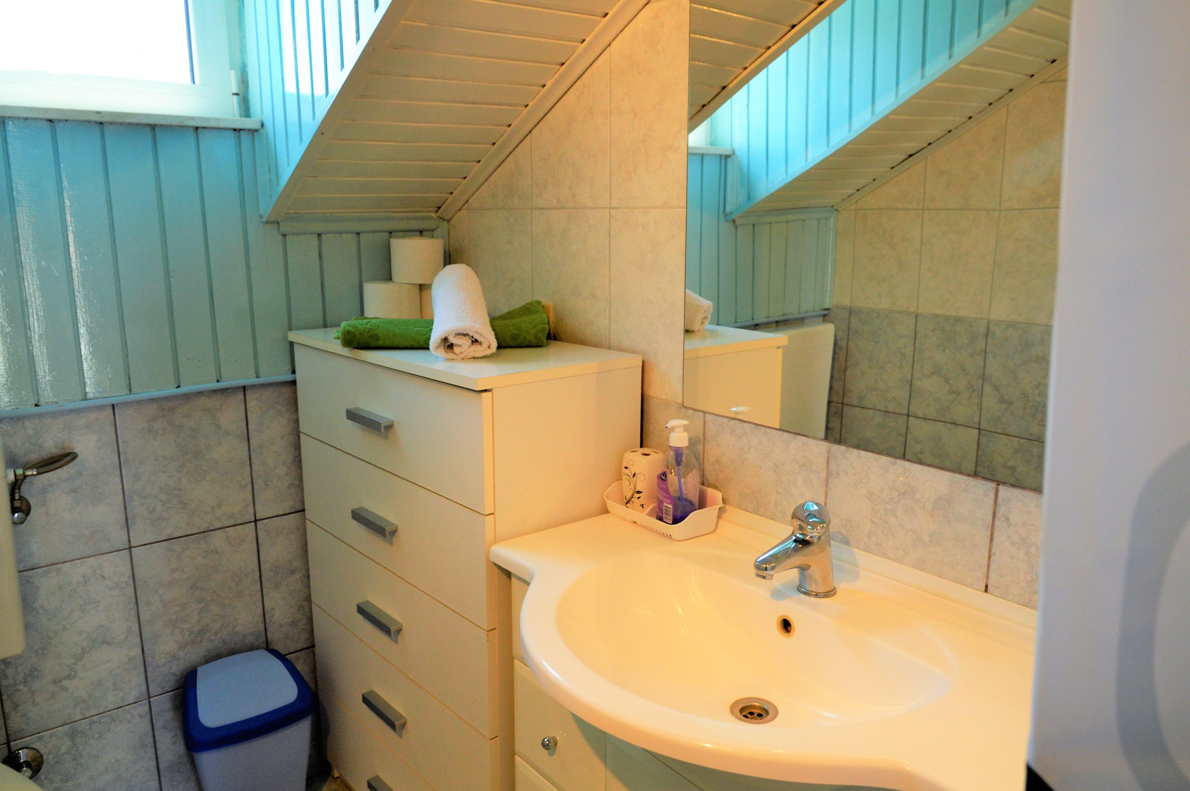 Dvosobni apartman s terasom i pogledom na more Marina, Trogir  A-a