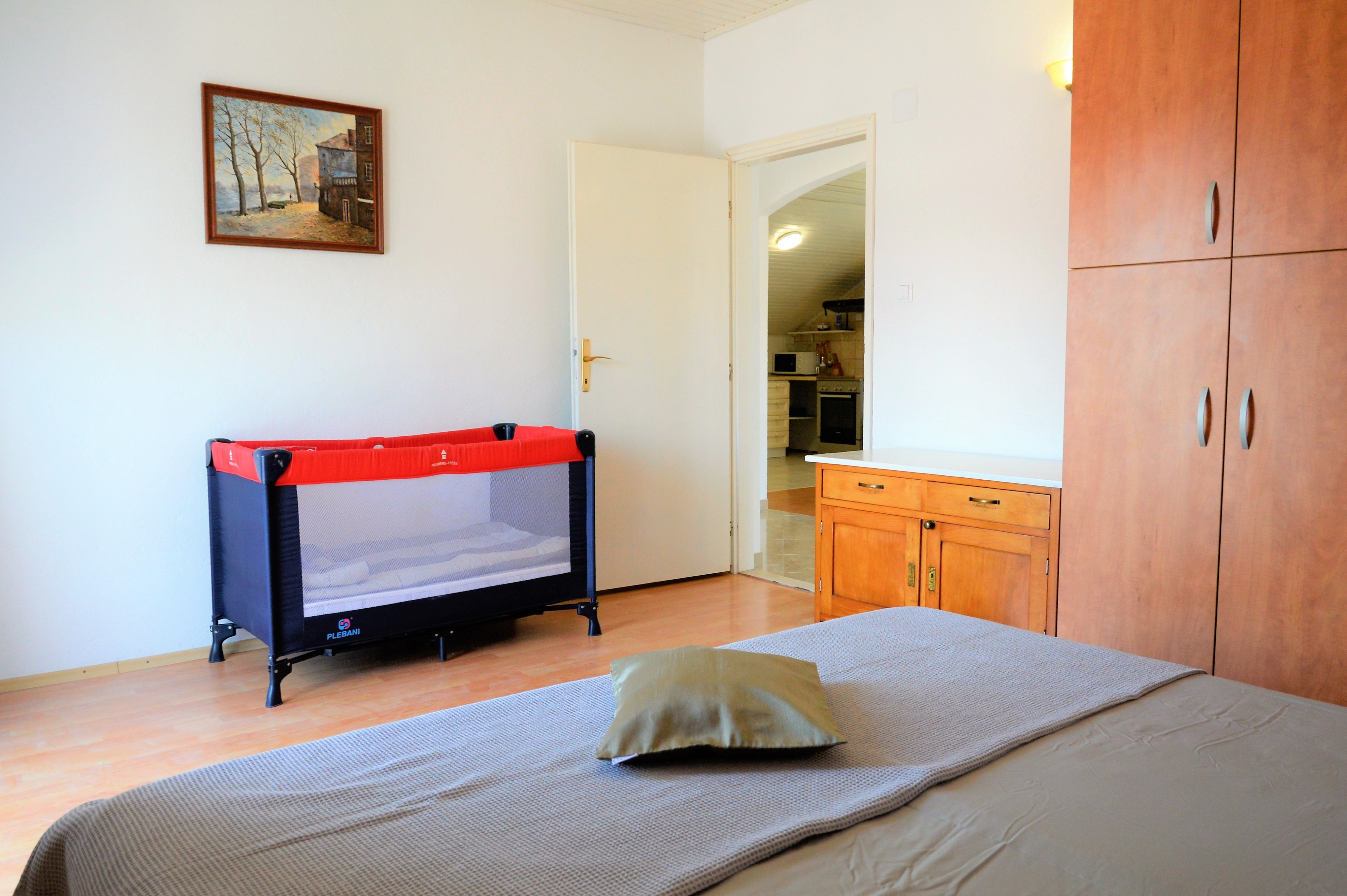 Dvosobni apartman s terasom i pogledom na more Marina, Trogir  A-a