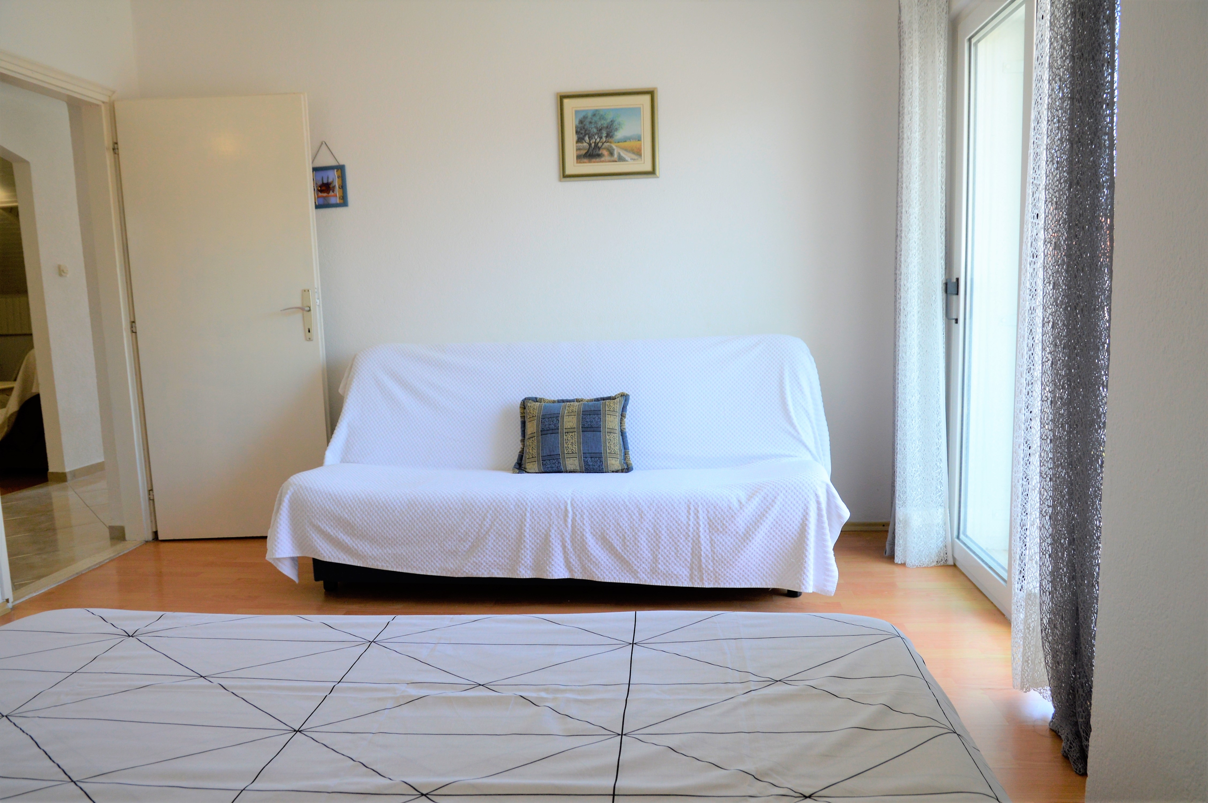 Dvosobni apartman s terasom i pogledom na more Marina, Trogir  A-a