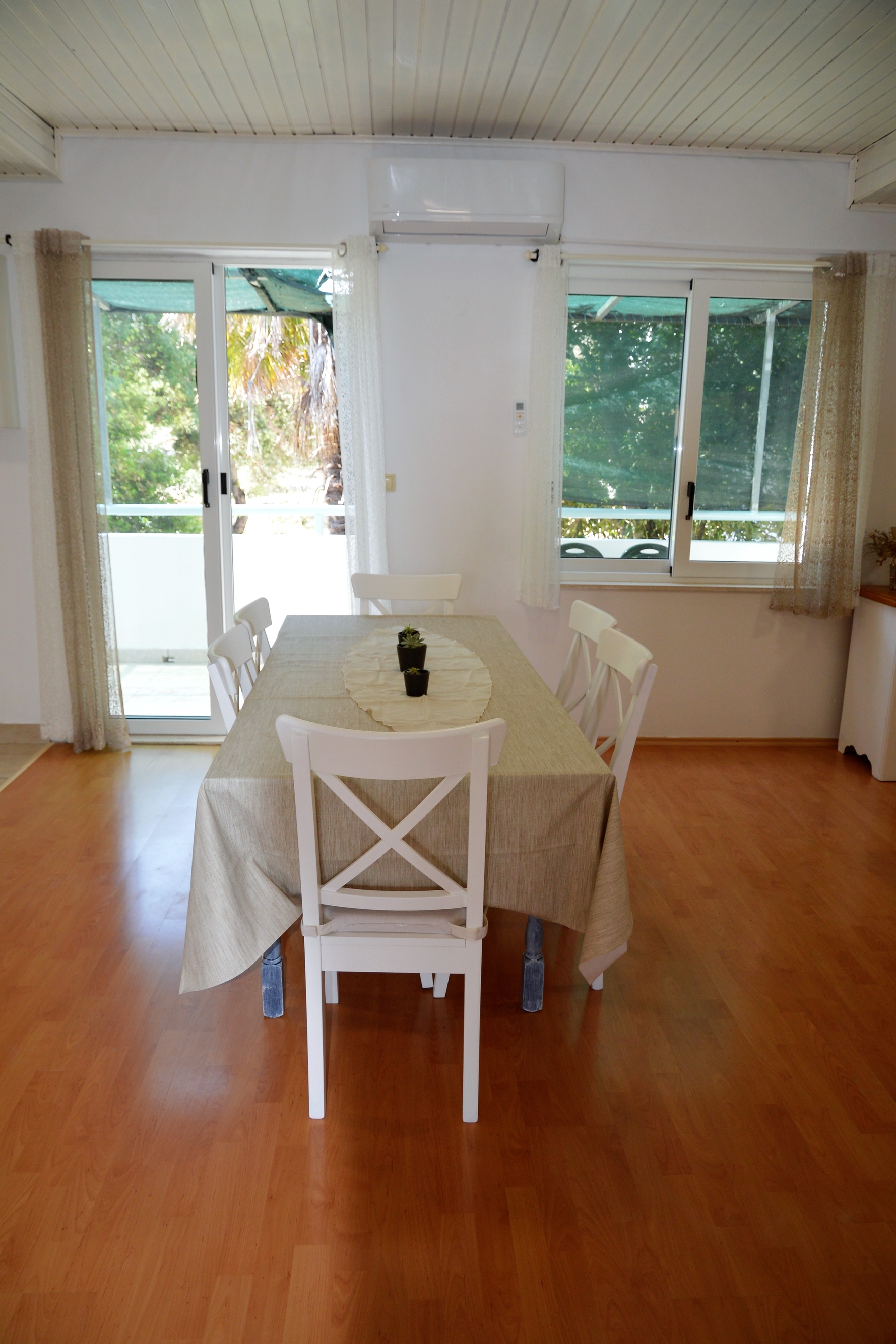 Dvosobni apartman s terasom i pogledom na more Marina, Trogir  A-a