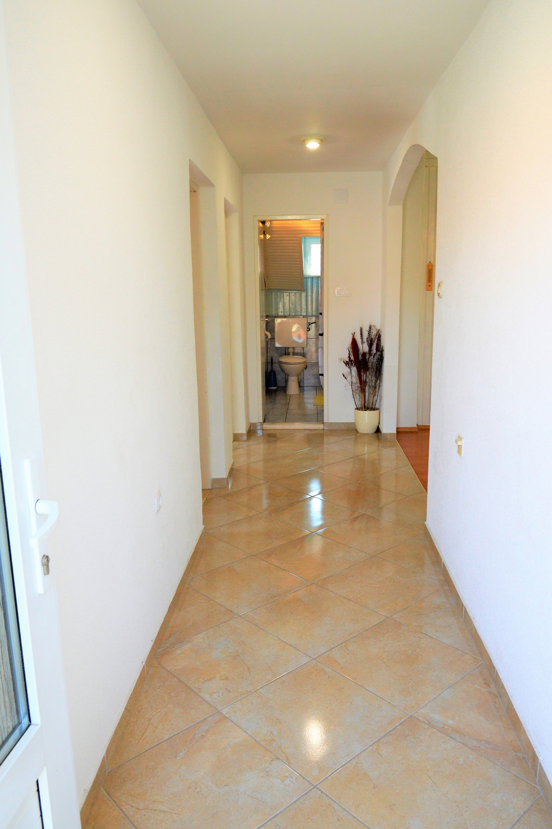 Dvosobni apartman s terasom i pogledom na more Marina, Trogir  A-a