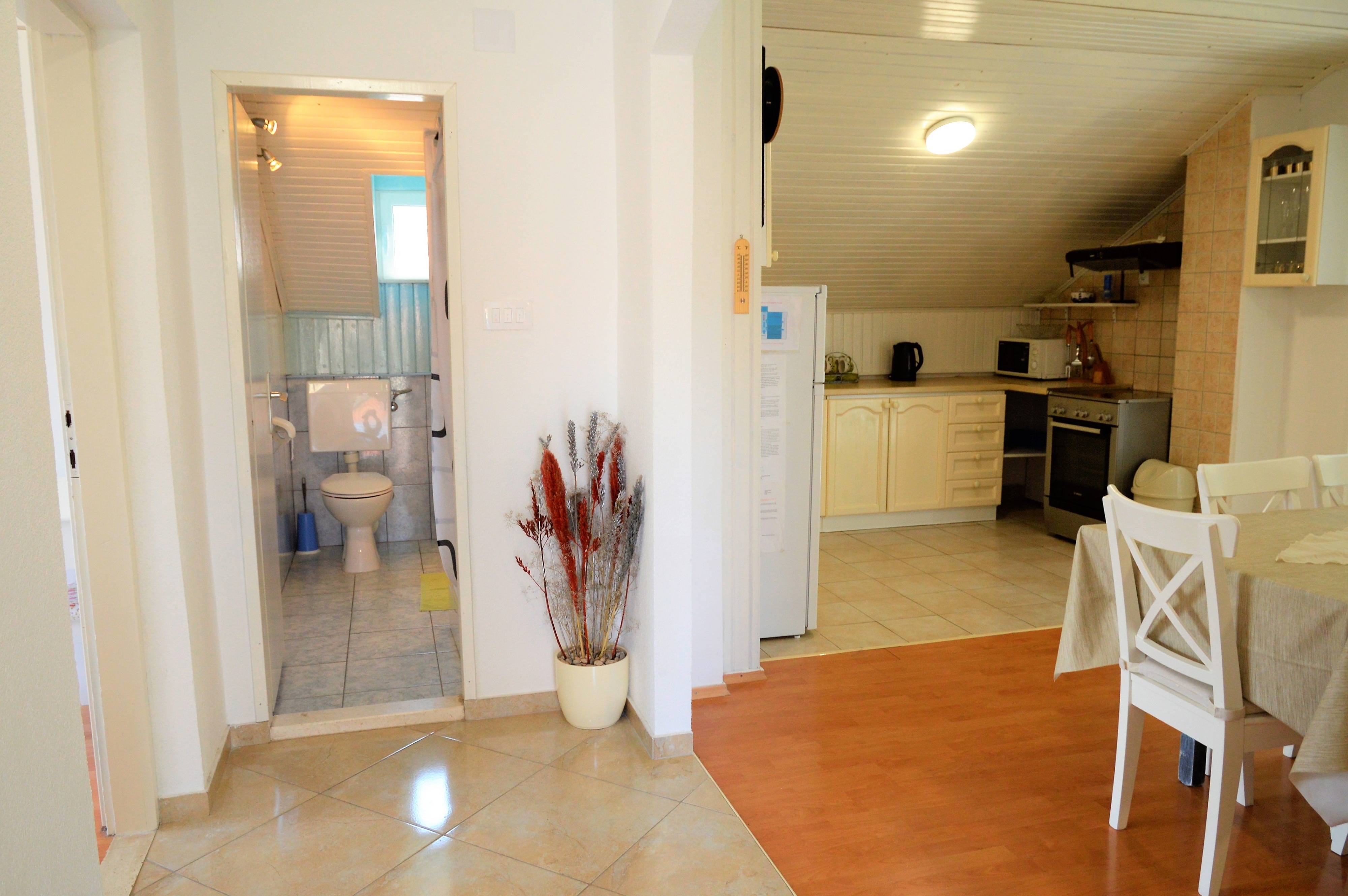 Dvosobni apartman s terasom i pogledom na more Marina, Trogir  A-a