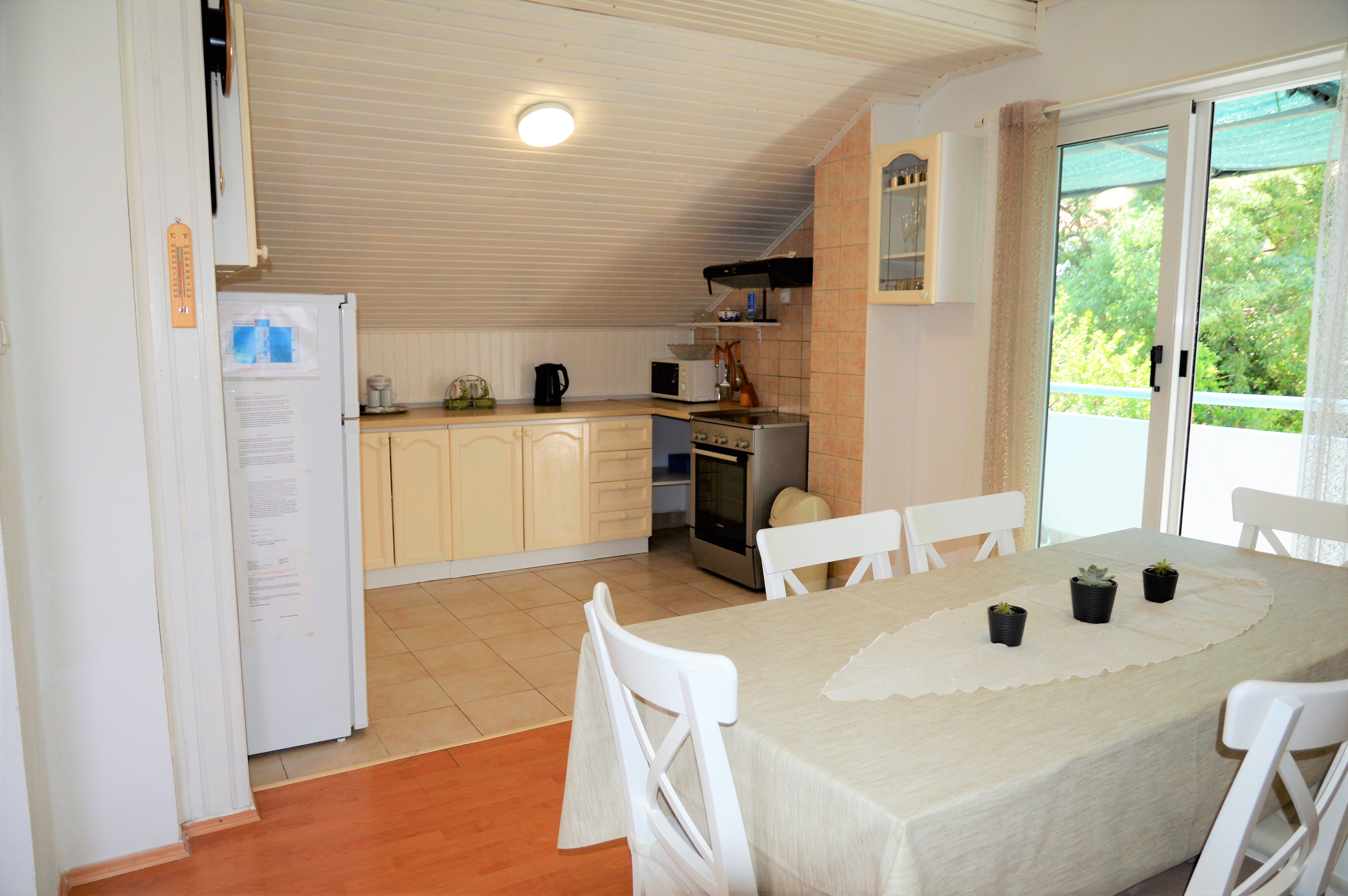 Dvosobni apartman s terasom i pogledom na more Marina, Trogir  A-a