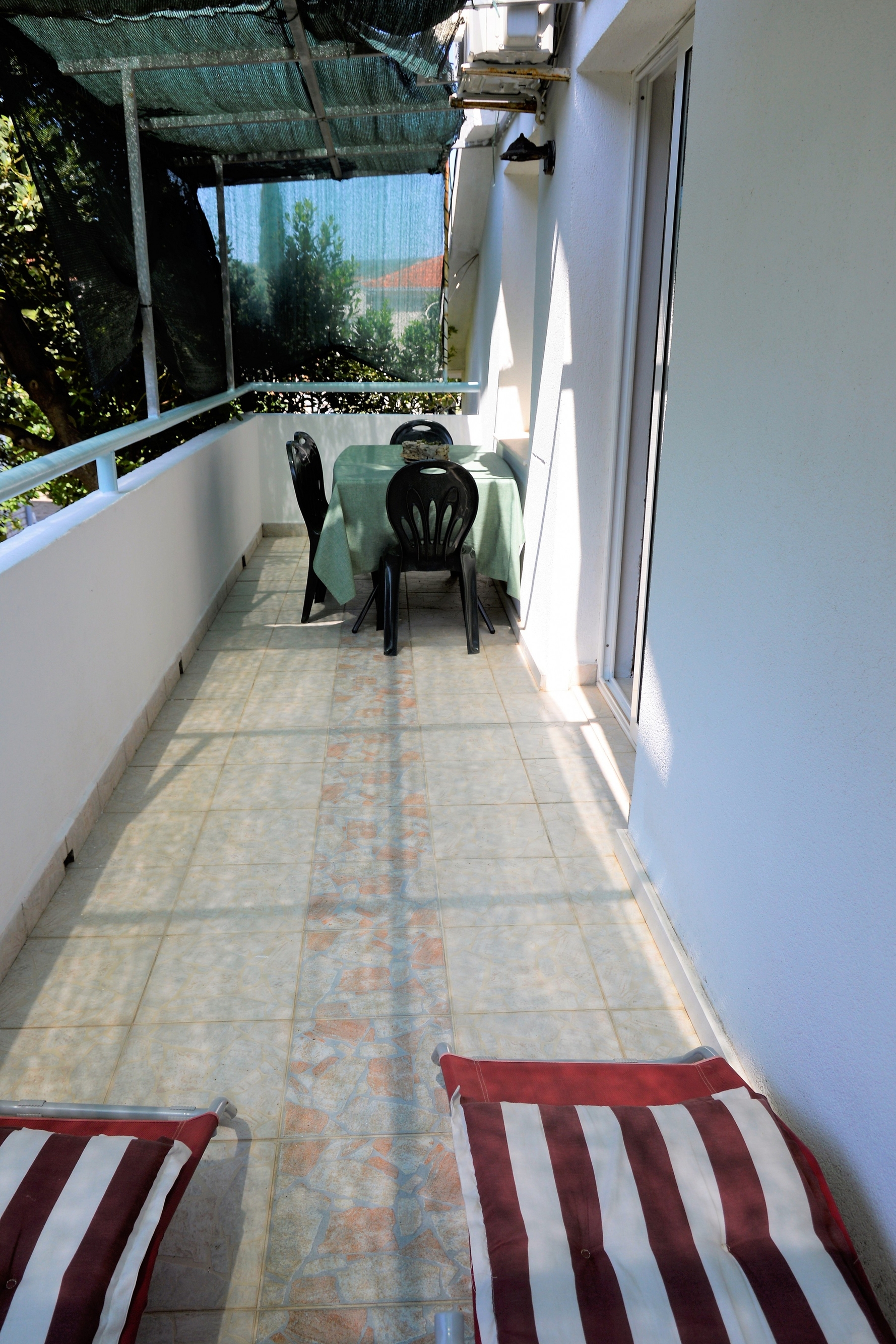 Dvosobni apartman s terasom i pogledom na more Marina, Trogir  A-a