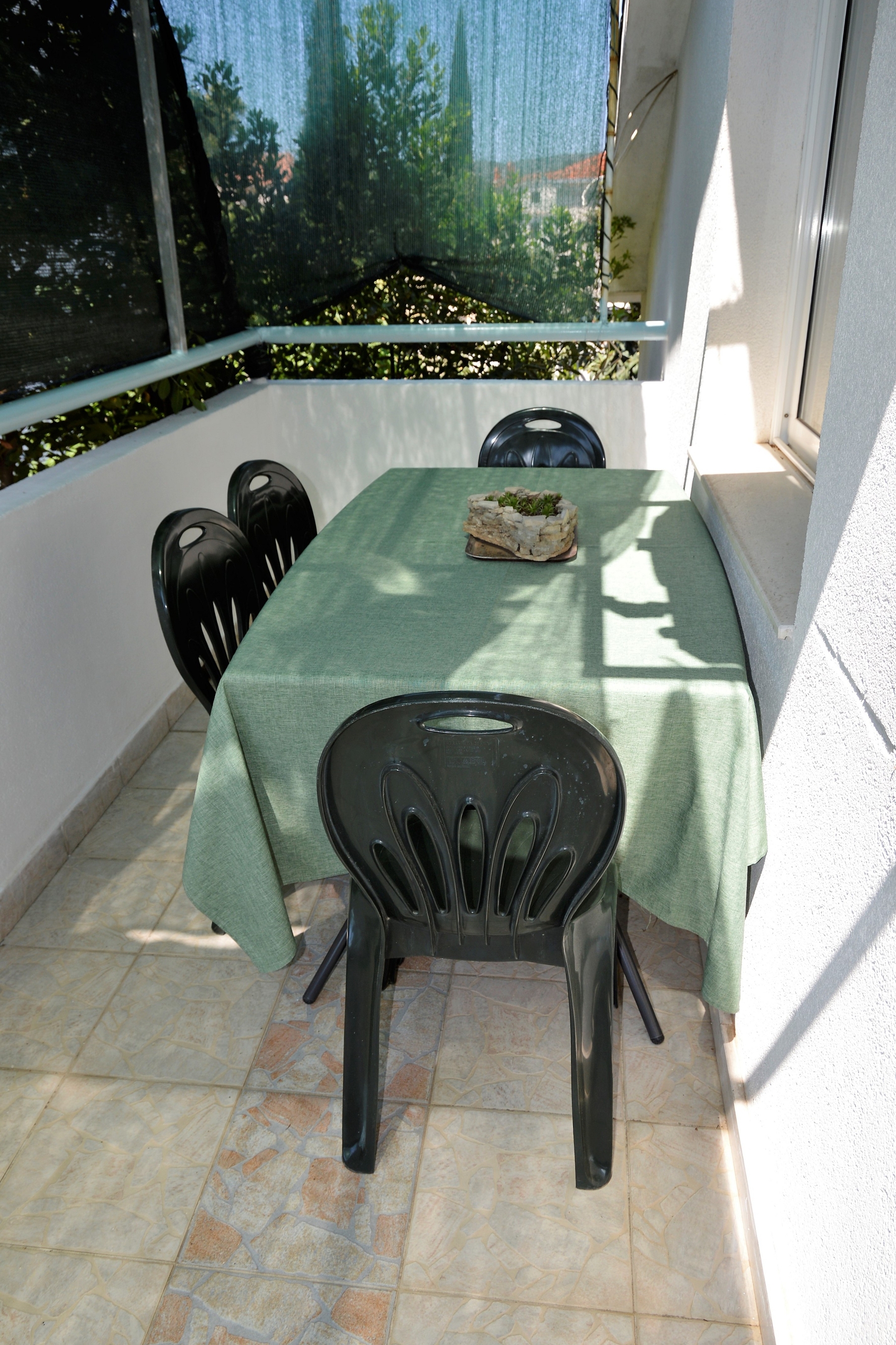 Dvosobni apartman s terasom i pogledom na more Marina, Trogir  A-a