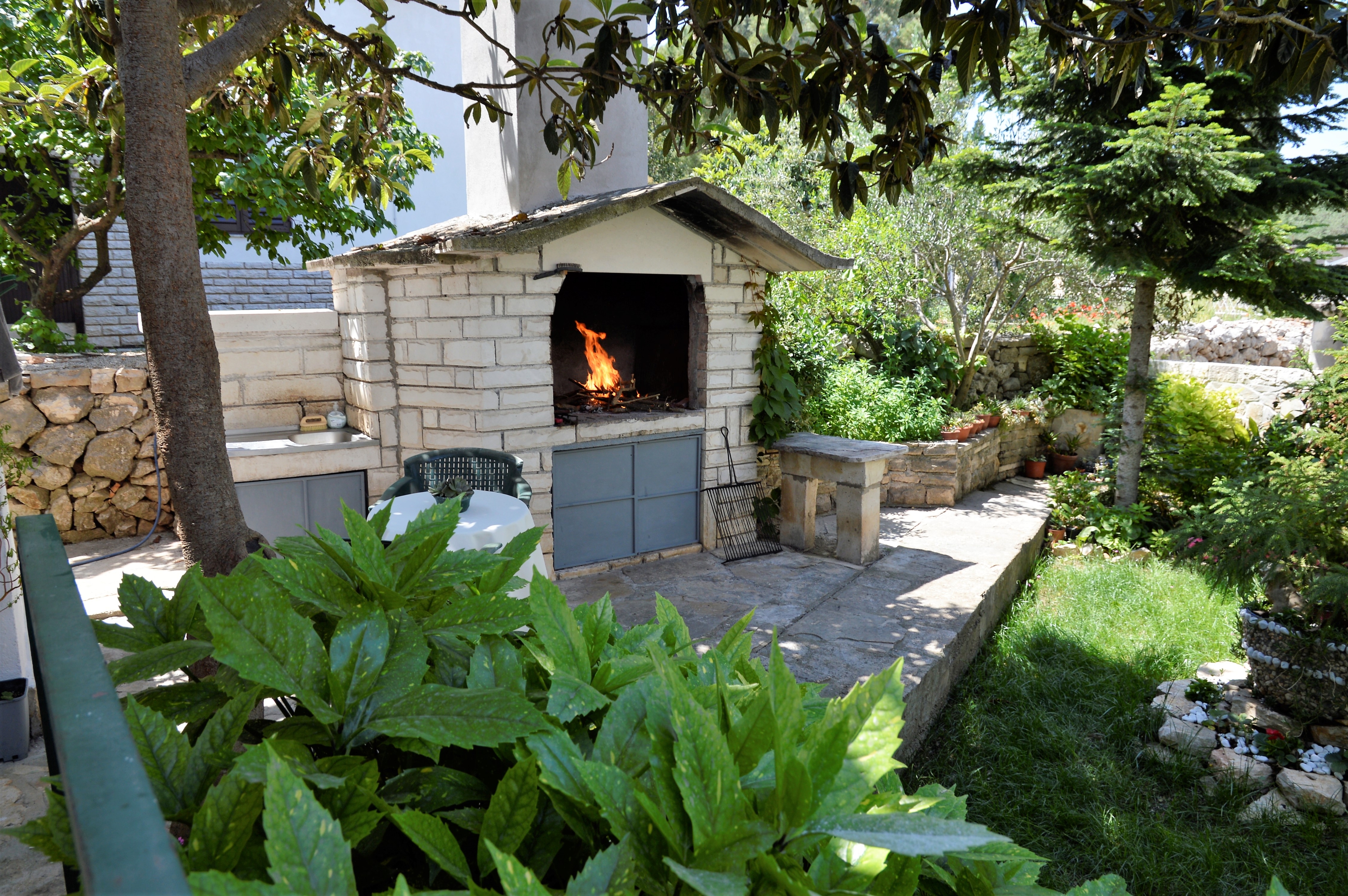 Dvosobni apartman s terasom i pogledom na more Marina, Trogir  A-a