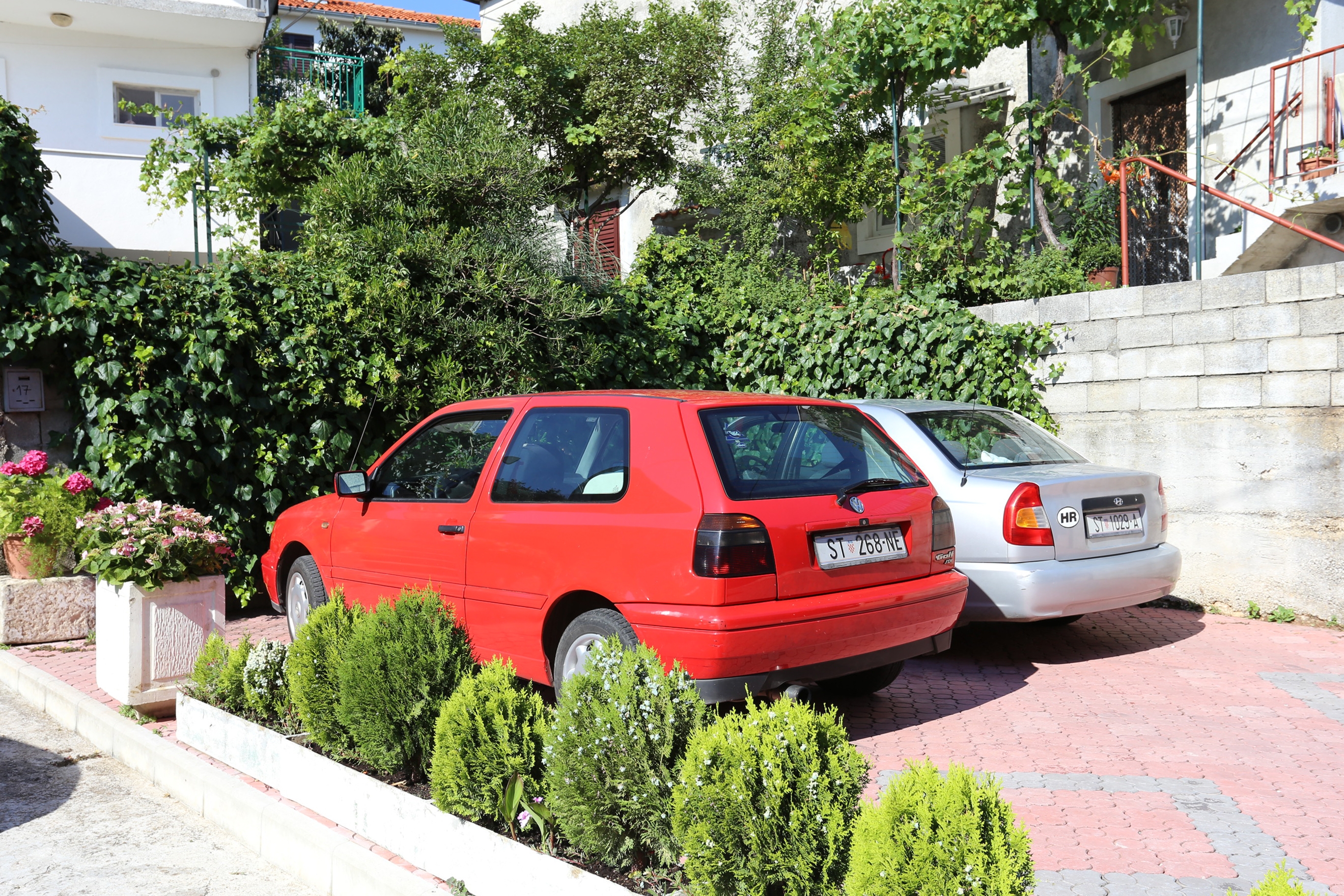 Dvosobni apartman s terasom i pogledom na more Marina, Trogir  A-a