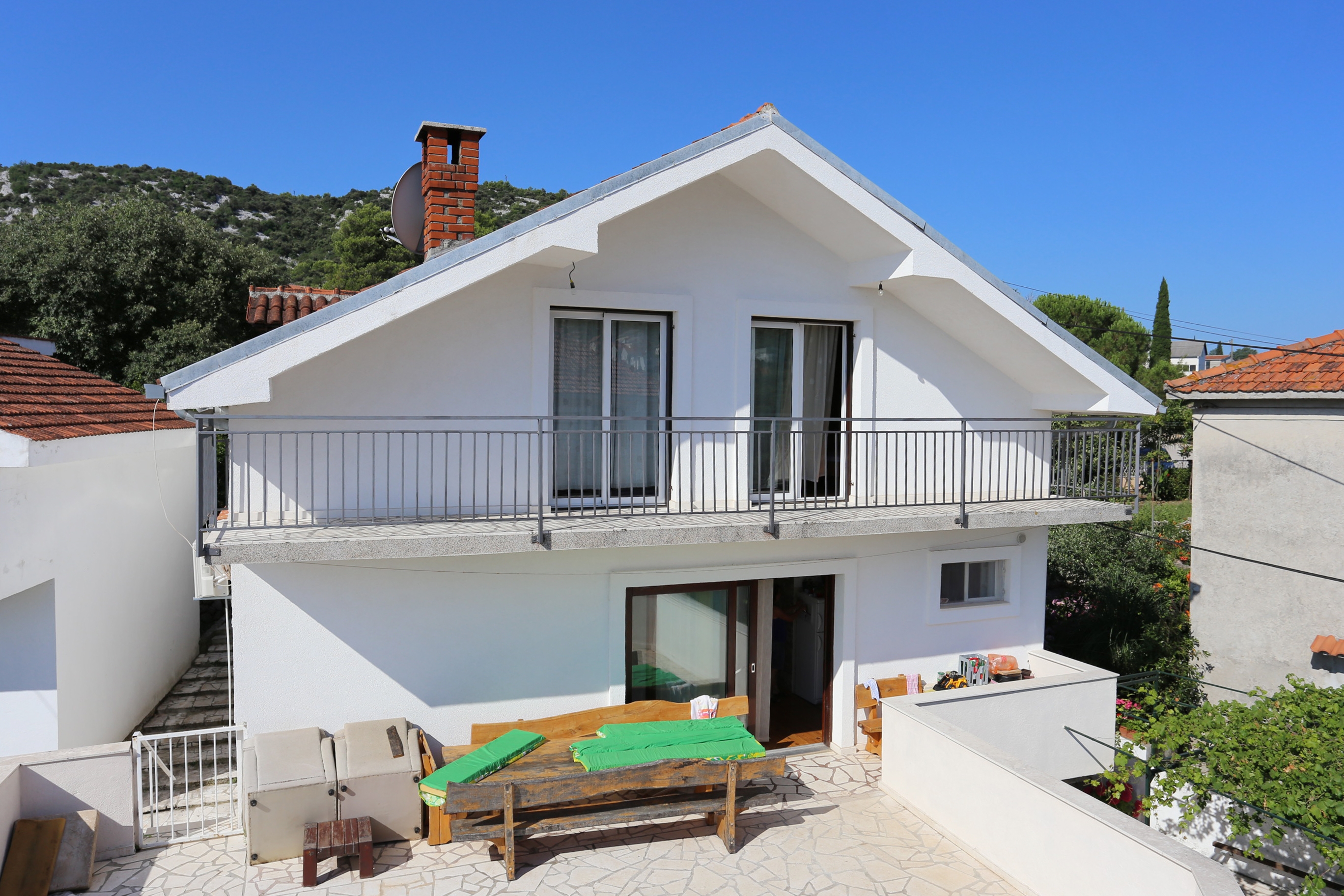 Dvosobni apartman s terasom i pogledom na more Marina, Trogir  A-a