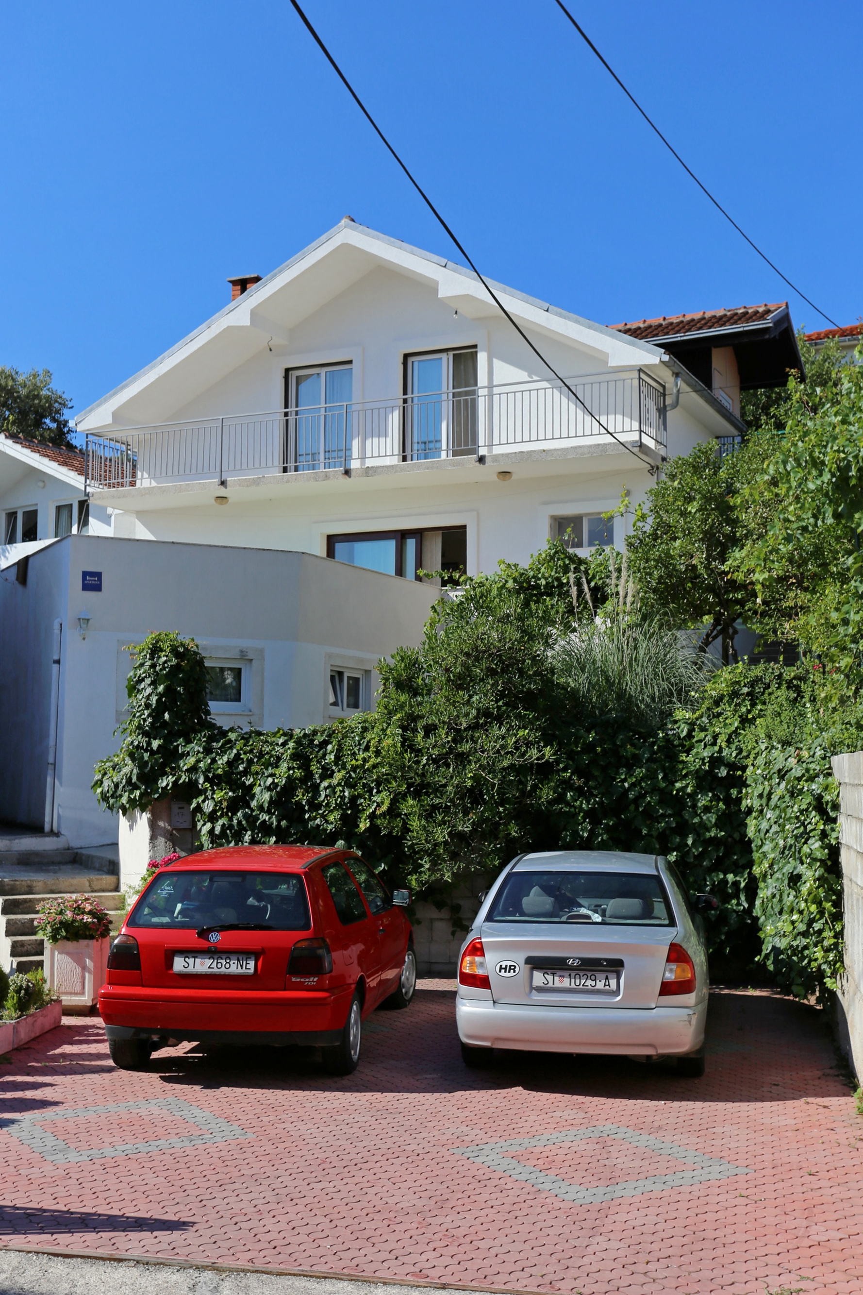 Dvosobni apartman s terasom i pogledom na more Marina, Trogir  A-a