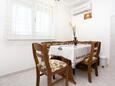 Dining room Vinišće, Dining room in the apartment, air condition available, (pet friendly) and WiFi.
