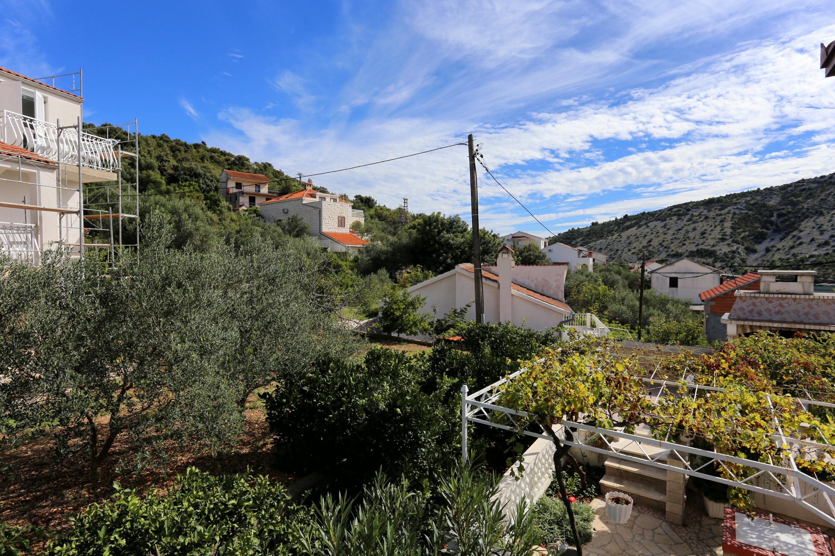 Two bedroom apartment with terrace and sea view Vinišće, Trogir  A-b