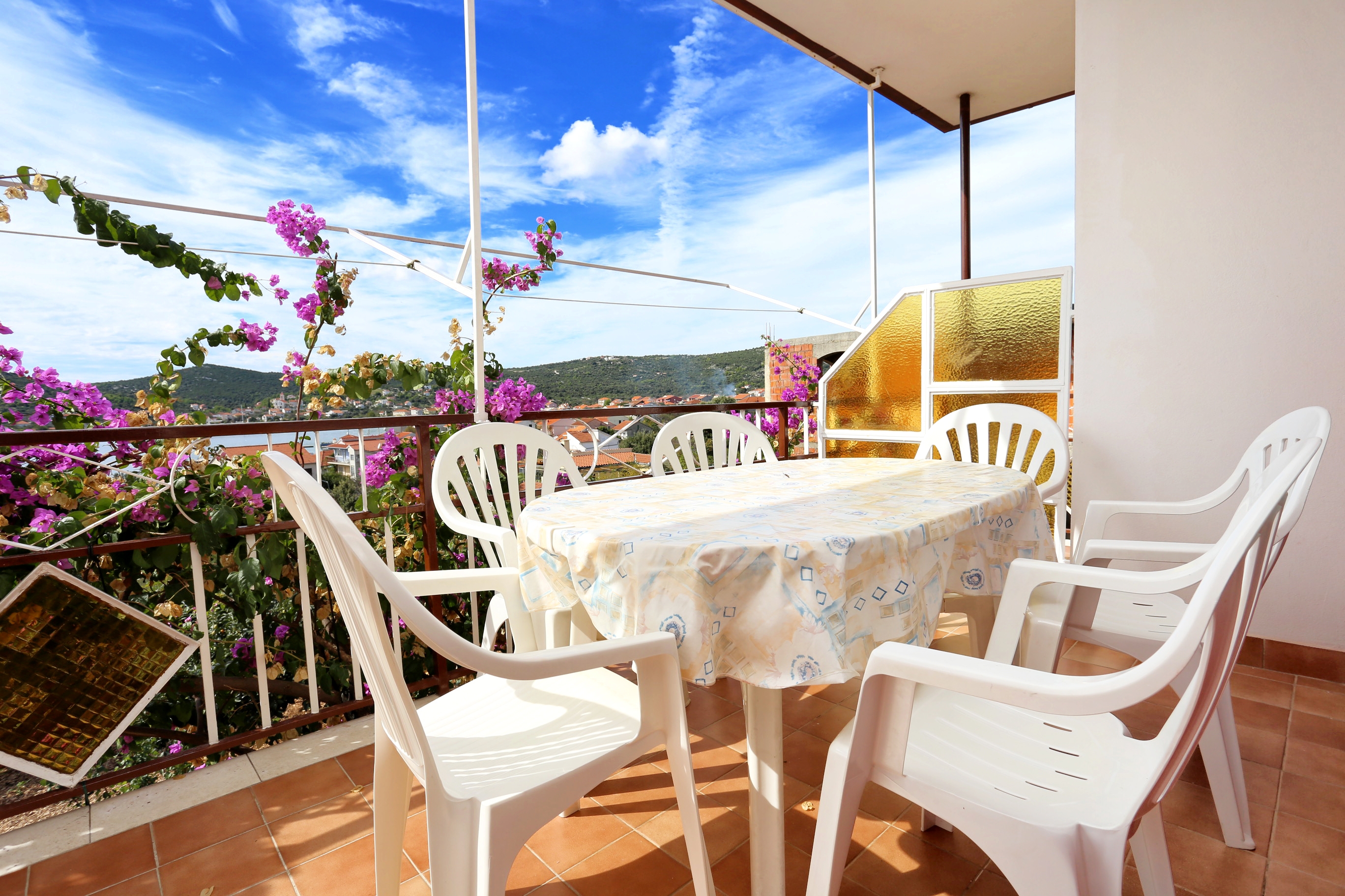 Two bedroom apartment with terrace and sea view Vinišće, Trogir  A-b