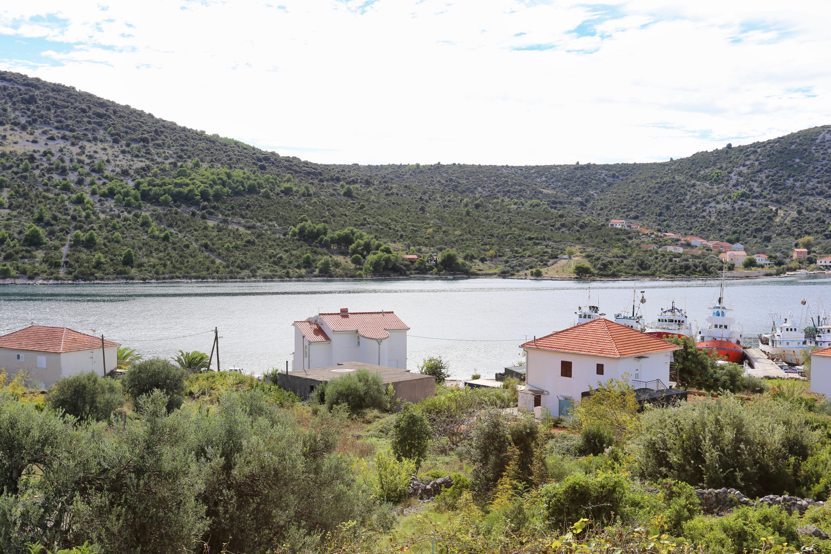 Two bedroom apartment with terrace and sea view Vinišće, Trogir  A-b