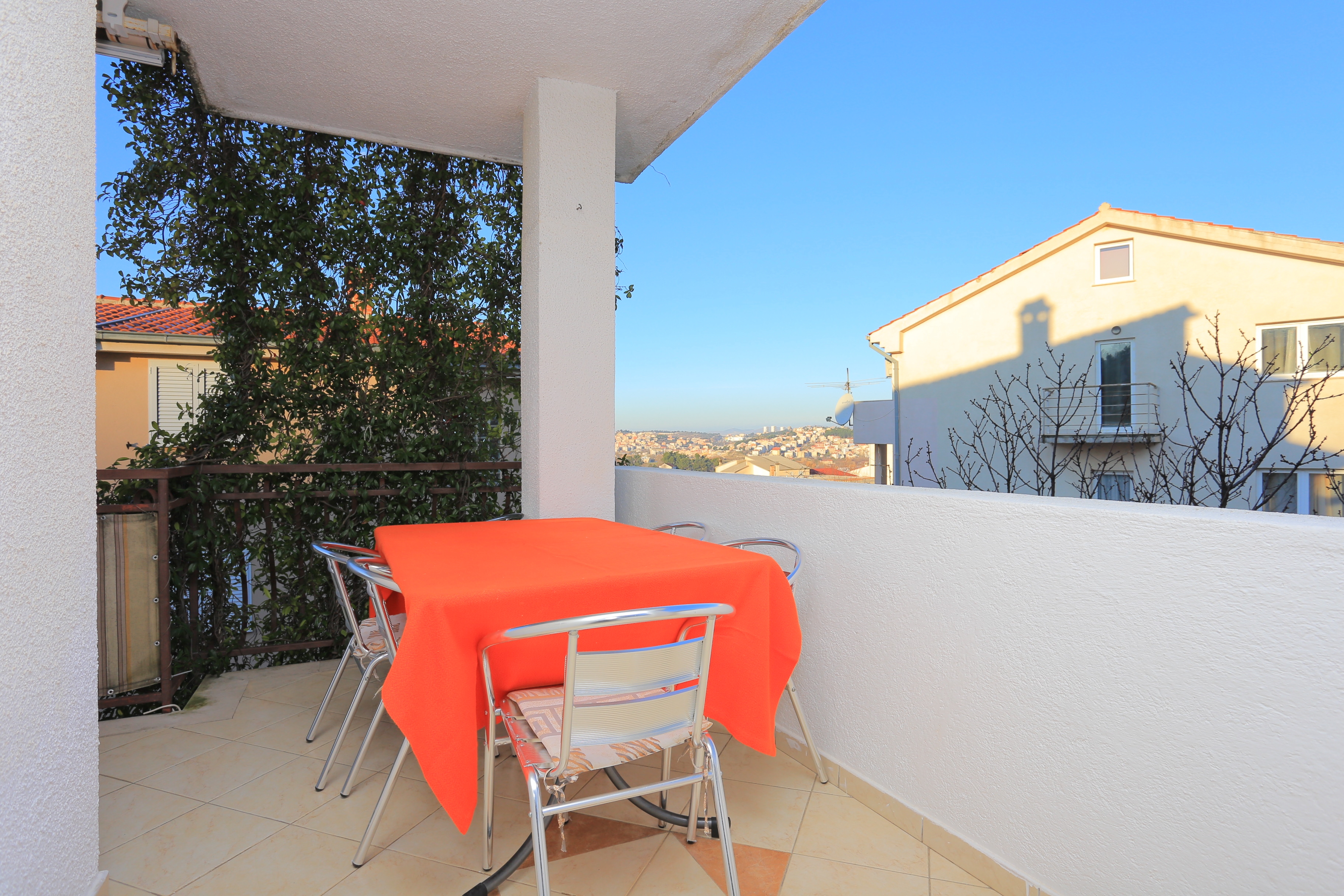 Četverosobni apartman s balkonom Podstrana, Split  A-b