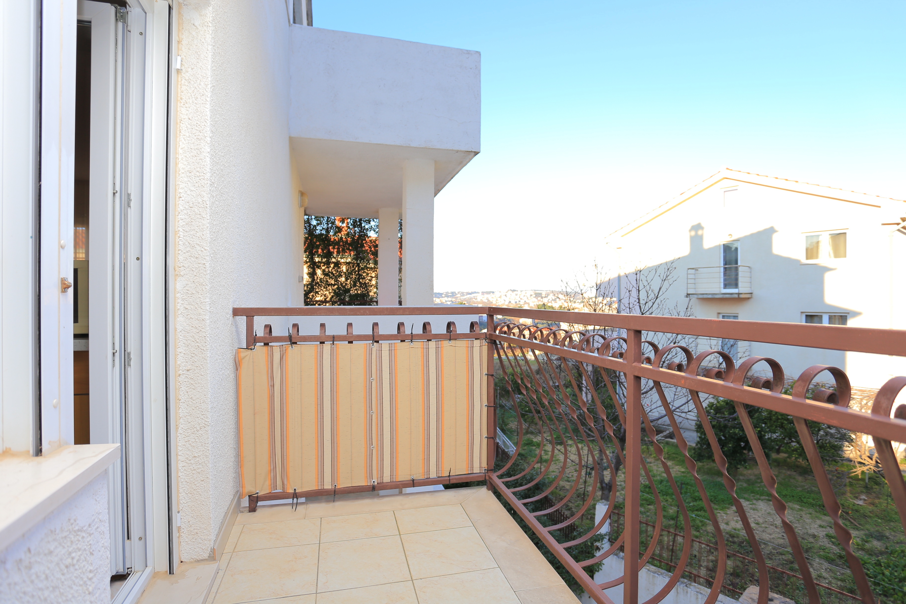 Četverosobni apartman s balkonom Podstrana, Split  A-b