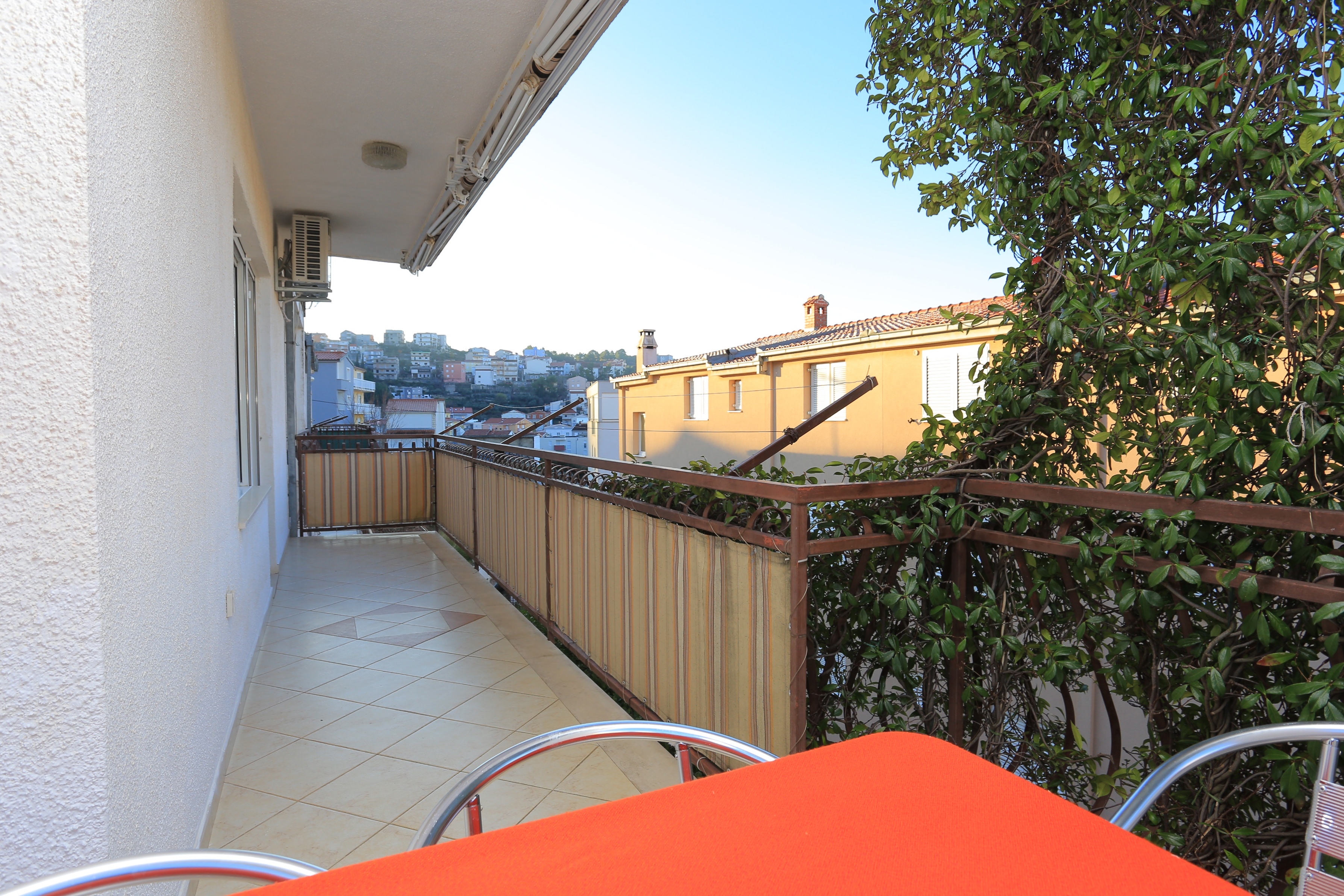 Četverosobni apartman s balkonom Podstrana, Split  A-b