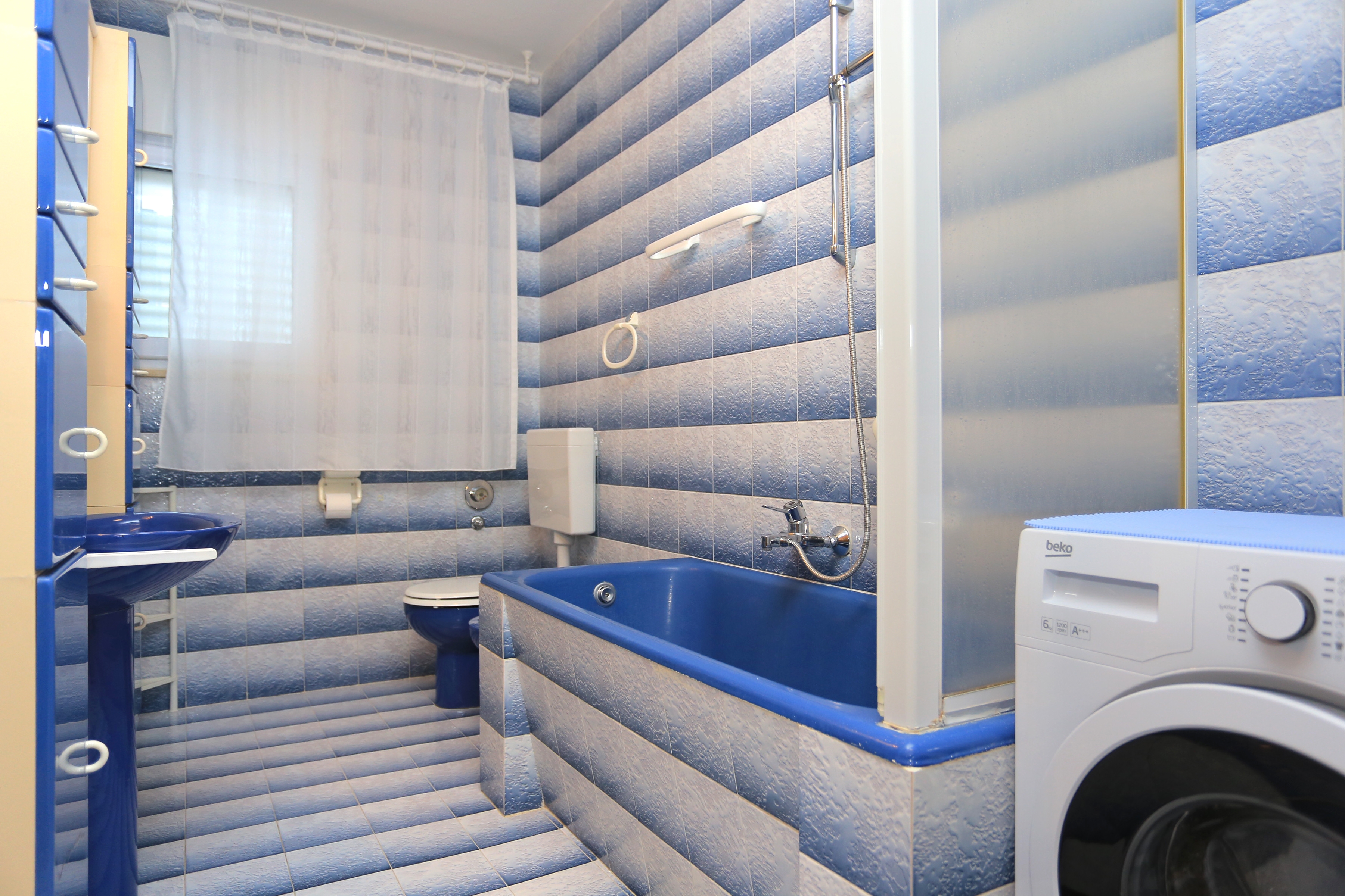 Četverosobni apartman s balkonom Podstrana, Split  A-b